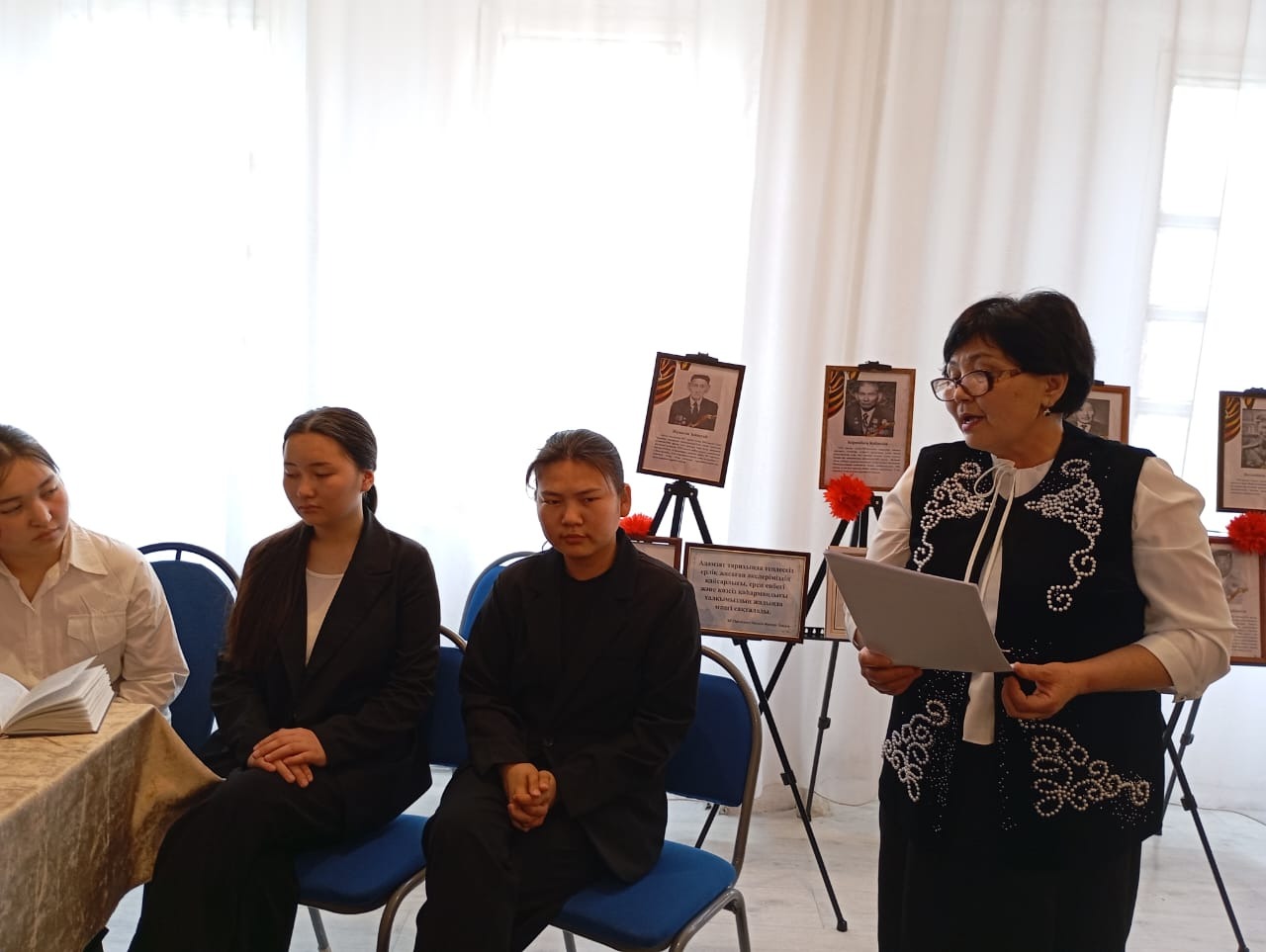 Аудандық орталық кітапханада қазақ әдебиетінің көрнекті өкілі, жазушы, әдебиеттанушы ғалым Мұхтар Мағауиннің 85 жылдығына арналған «Мұхтар Мағауин – әдебиет тарихының зерделі зерттеушісі»атты тарихи-танымдық кеш өтті.