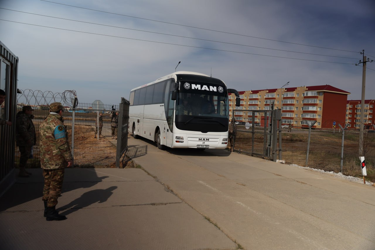 Жеңіс парадына қатысушылардың отбасылары далалық лагерьде болды