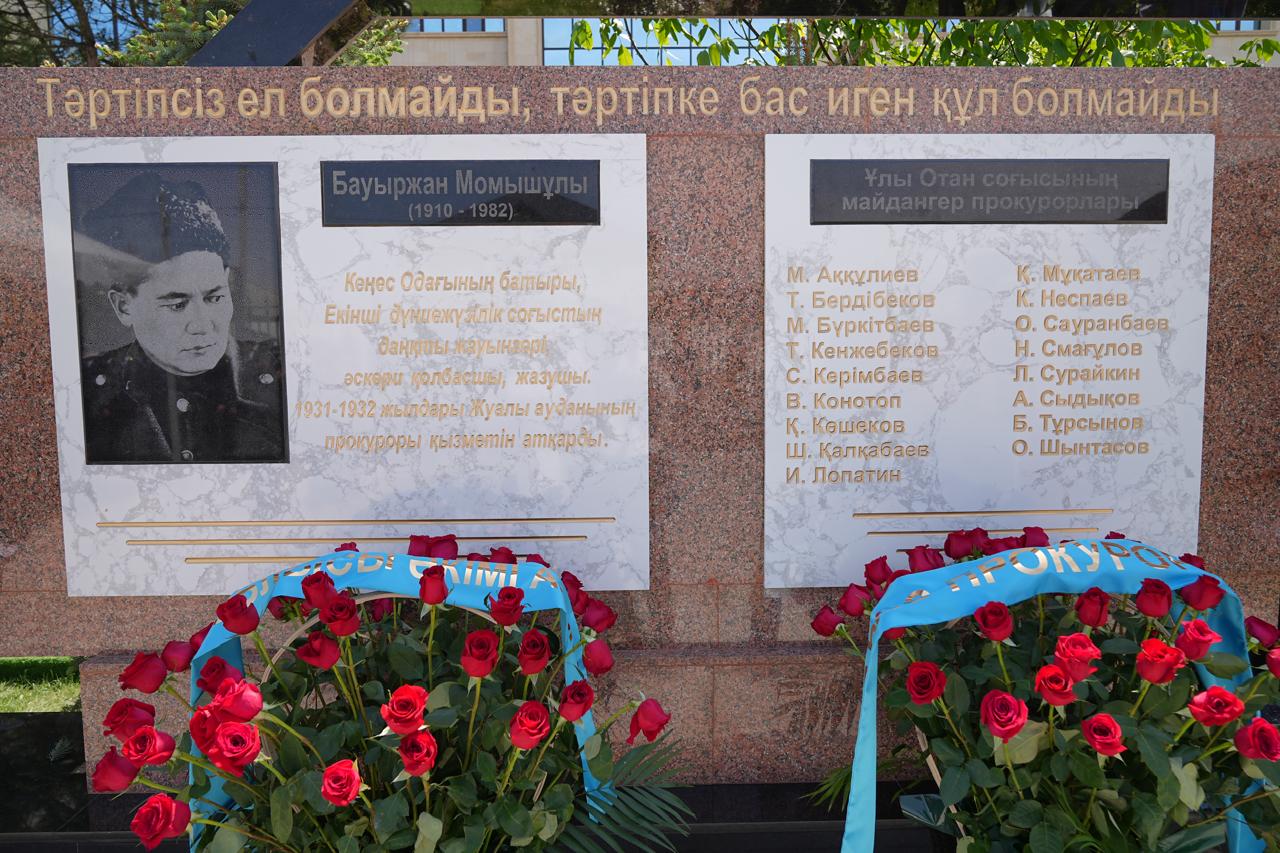Прокурорлар майдан шебінде және тылда – заң мен тәртіп сақшылары