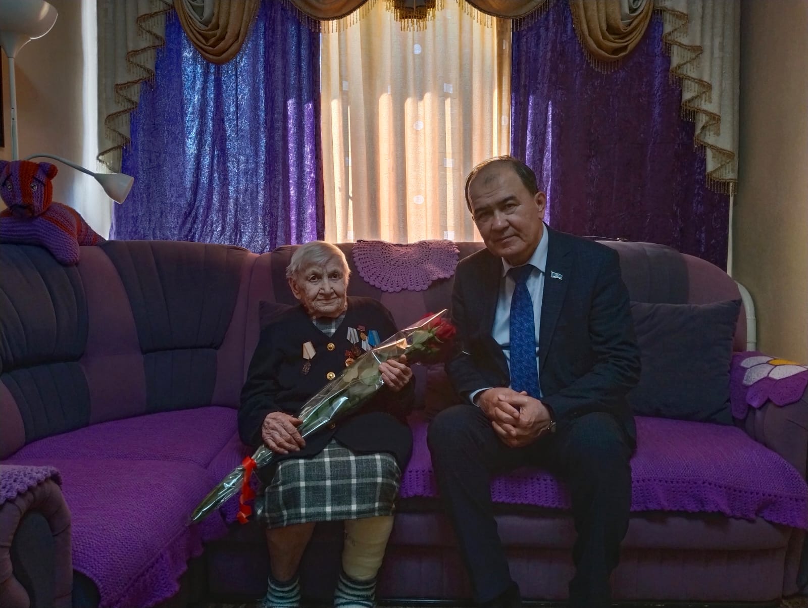 Ұлы Жеңістің 80 жылдығы қарсаңында мәслихат төрағасы еңбек майданының ардагерлерін құттықтады