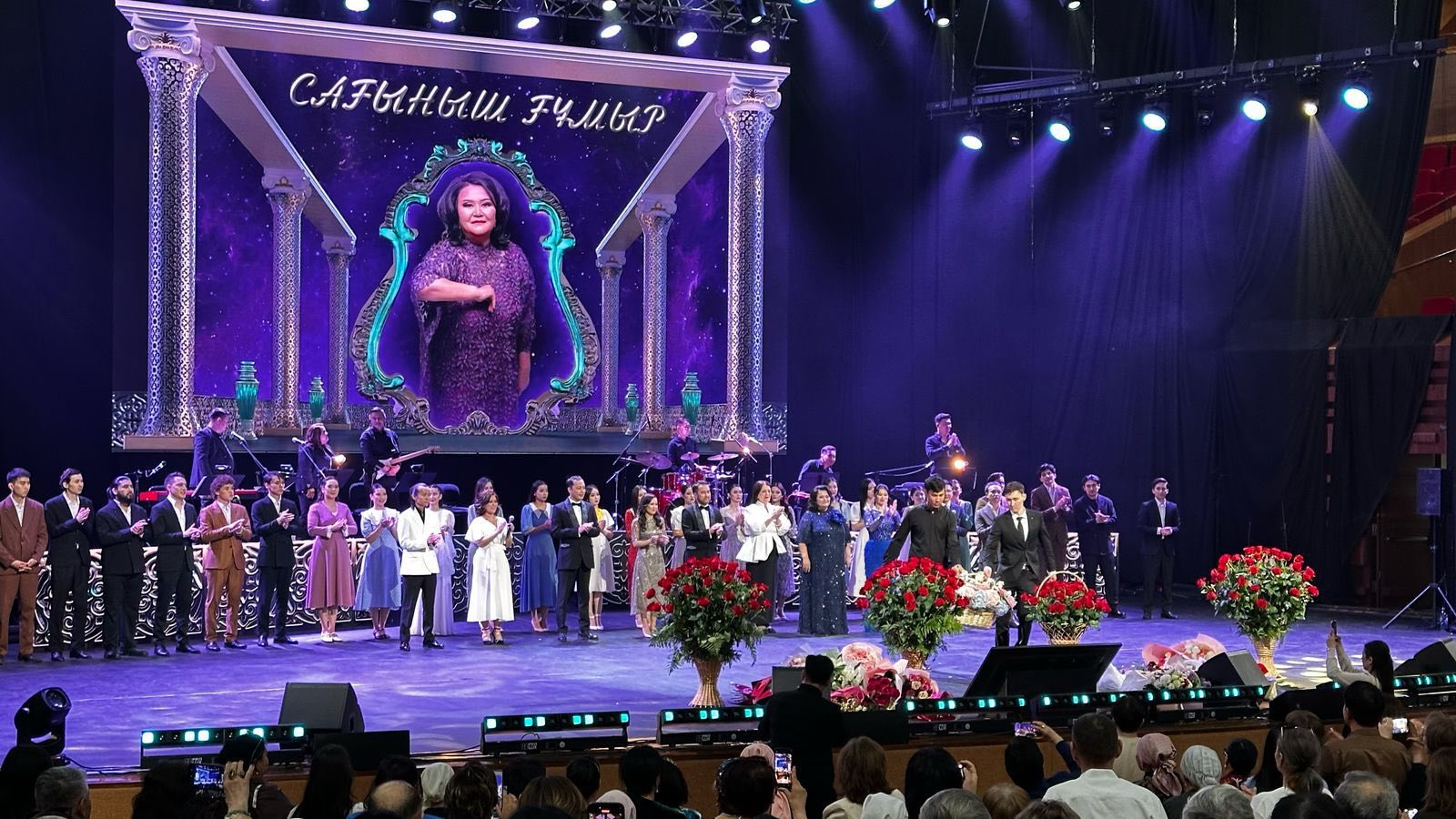 ЕЛЕНА ӘБДІХАЛЫҚОВАНЫҢ «САҒЫНЫШ ҒҰМЫР» АТТА ШЫҒАРМАШЫЛЫҚ КЕШІ ӨТТІ