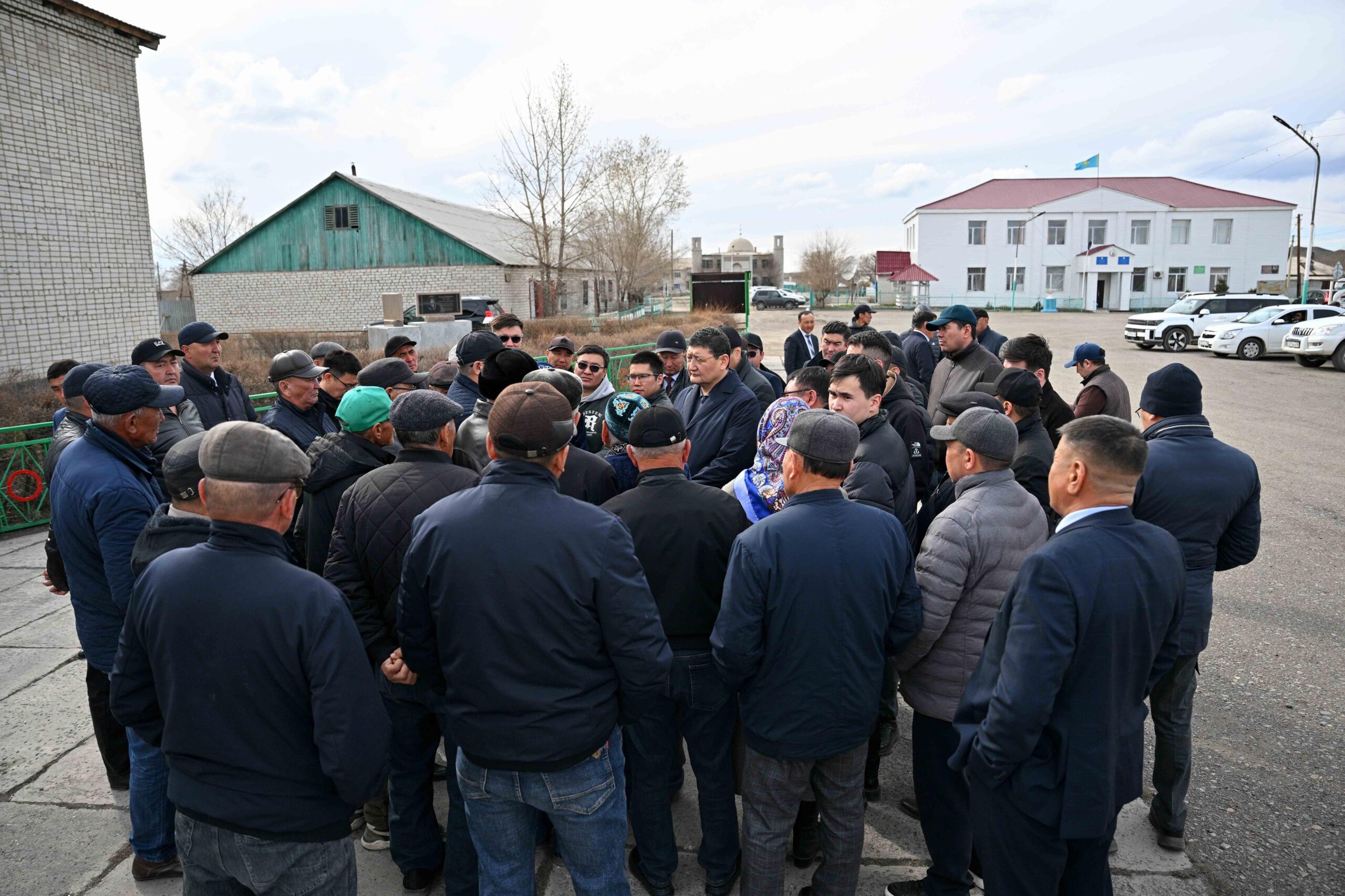 Облыс әкімі Шұбартау өңірінің ақсақалдарымен кездесті