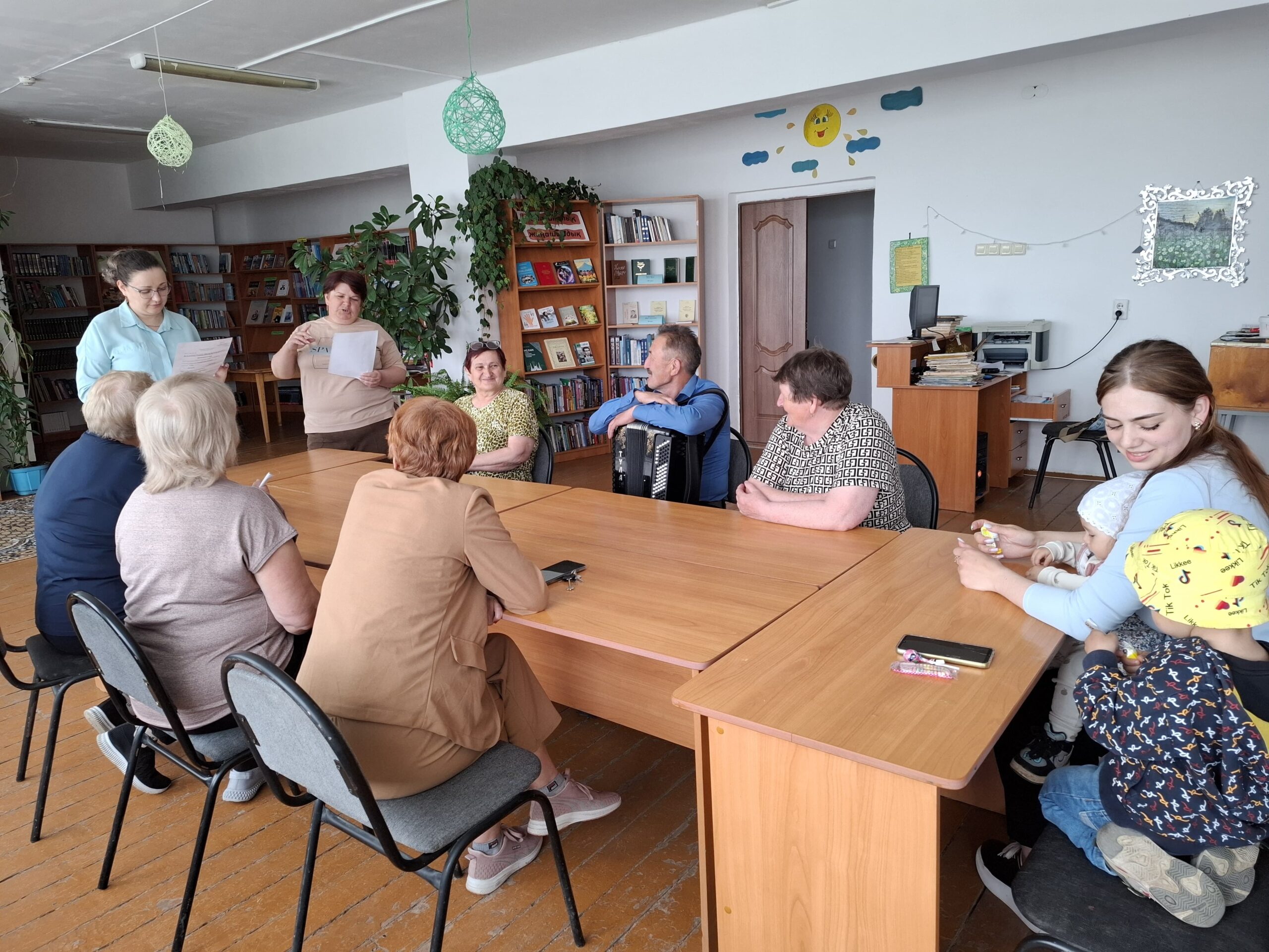 Аналар күніне орай дөңгелек үстел