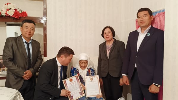 Тыл ардагерін құттықтау