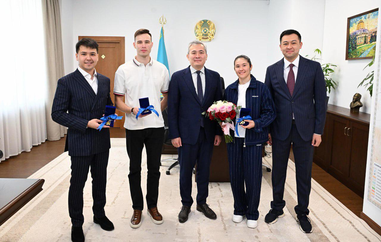 Олимпиада жүлдегерлері жаңа пәтер кілтін алды