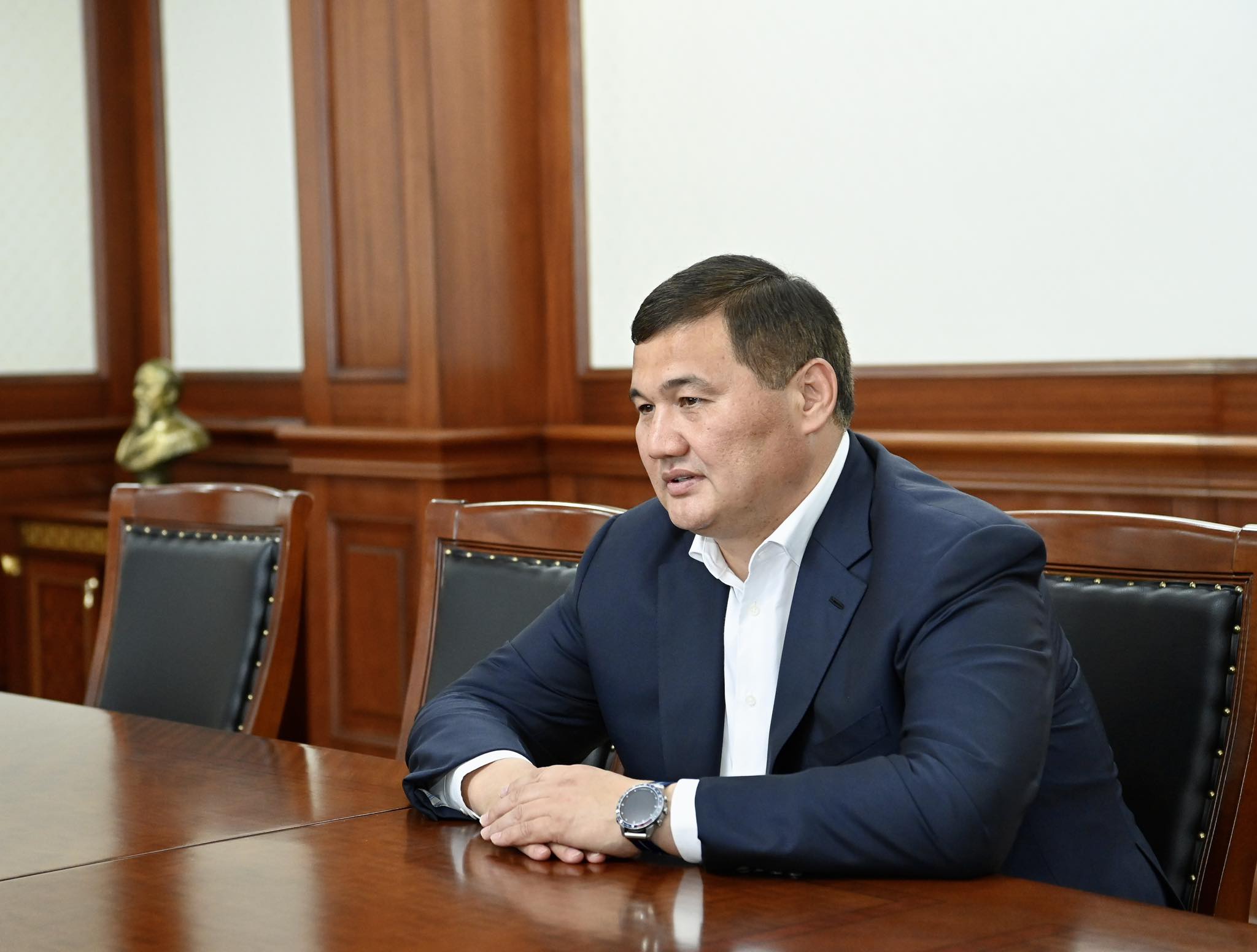 Облыс әкімі Қазақстанның халық әртісі Досхан Жолжақсыновпен кездесті