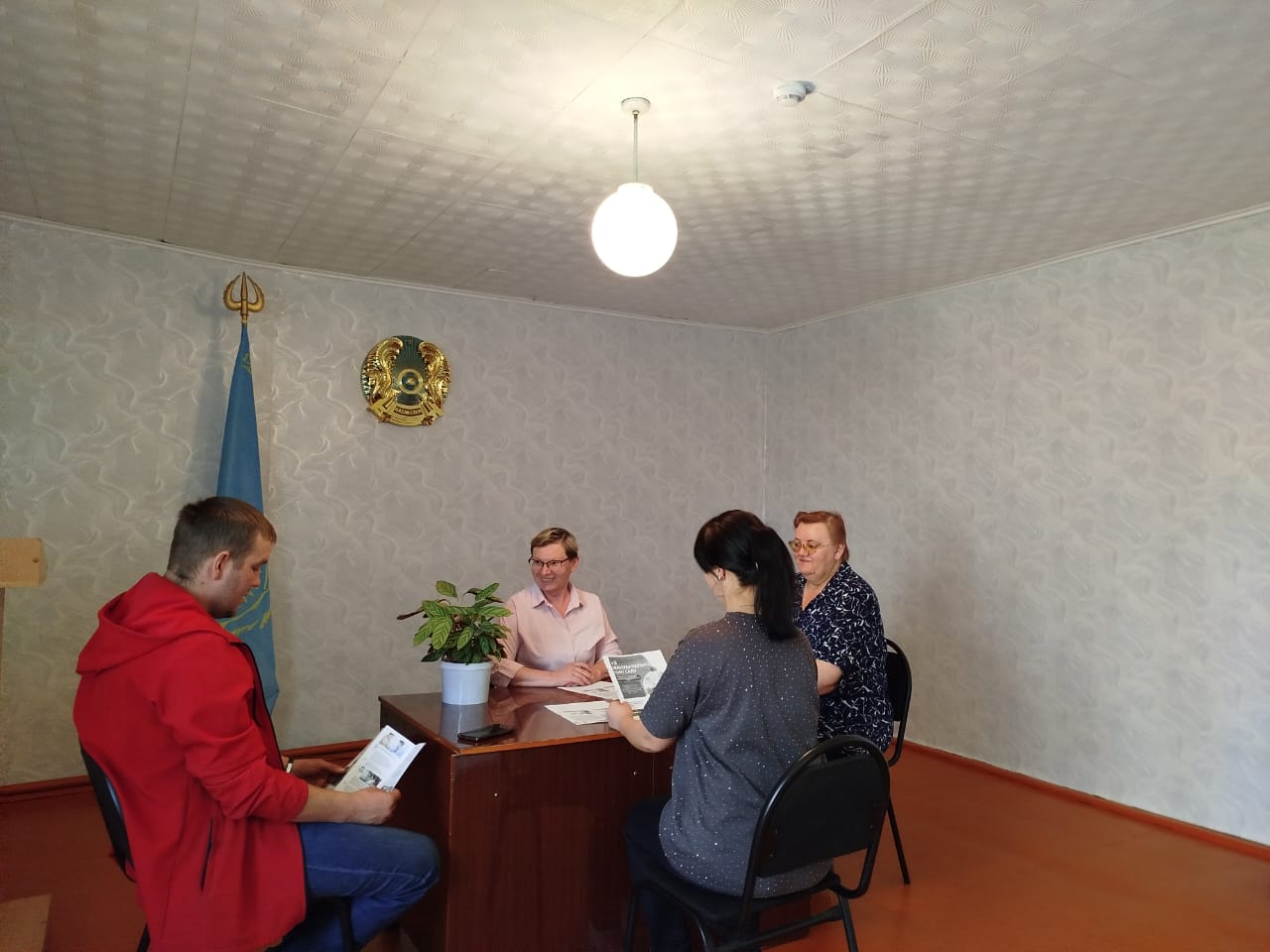 2025 жылдың 28 сәуірінде Архангелка ауылдық округі әкімінің аппаратында ” үйден шықпай Мемлекеттік қызметтерді ал!»