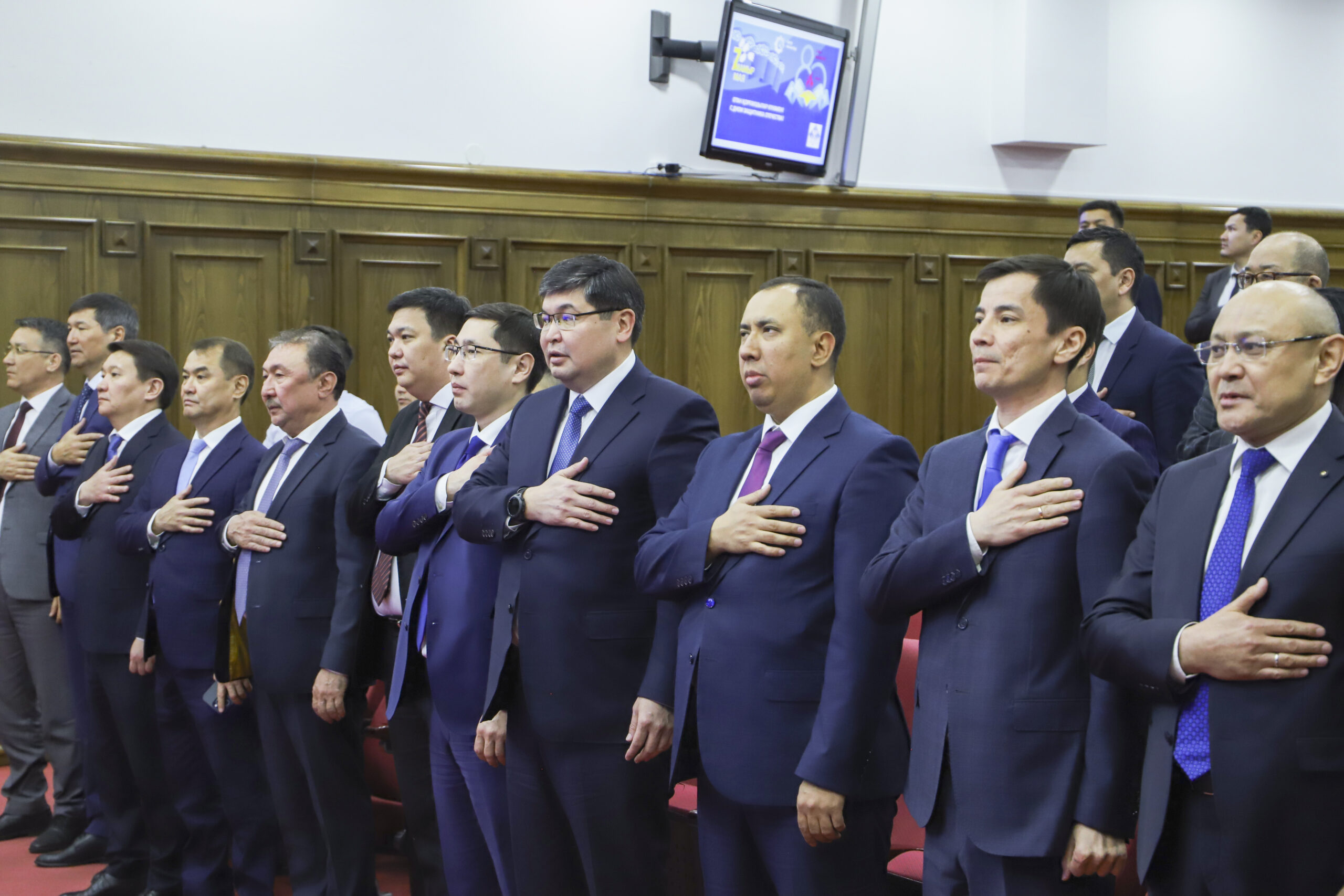 Отан қорғаушы және Жеңіс күні құтты болсын!