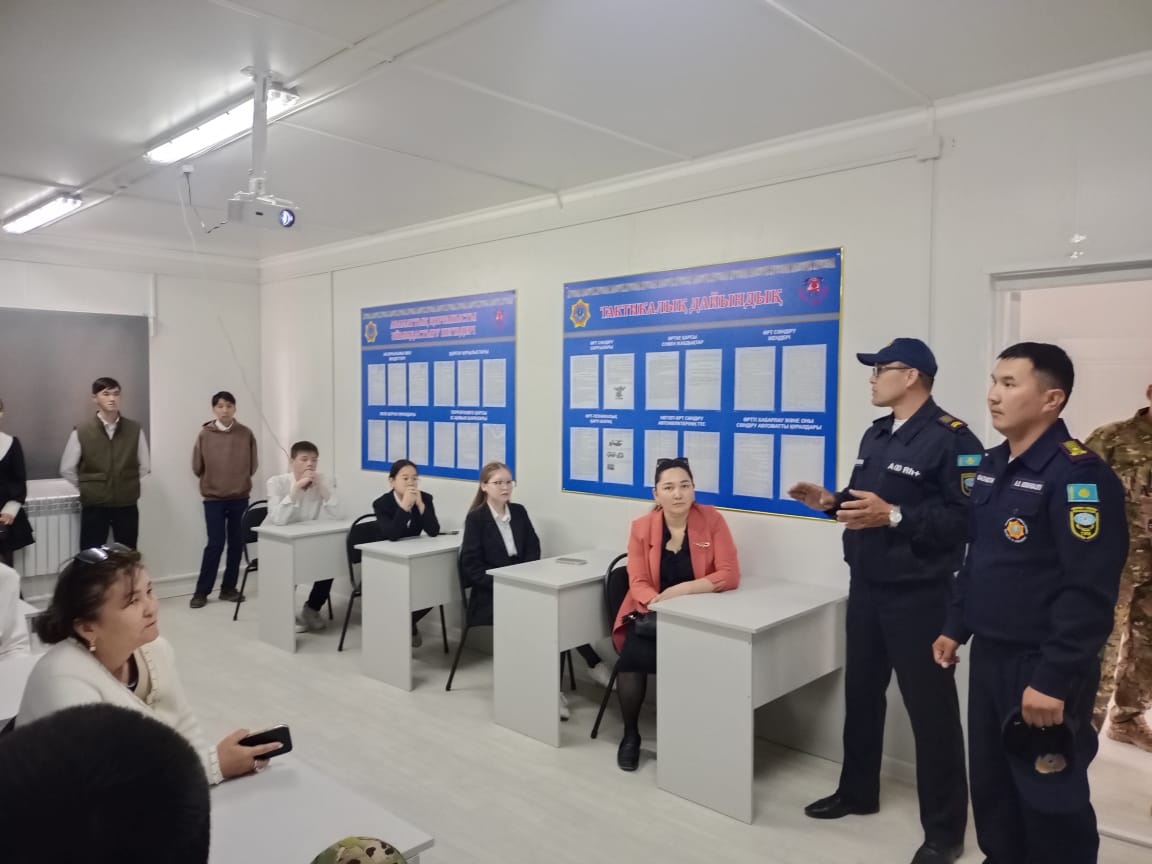 Доссорлық оқушылар жаңа өрт сөндіру бекетіне экскурсия жасады