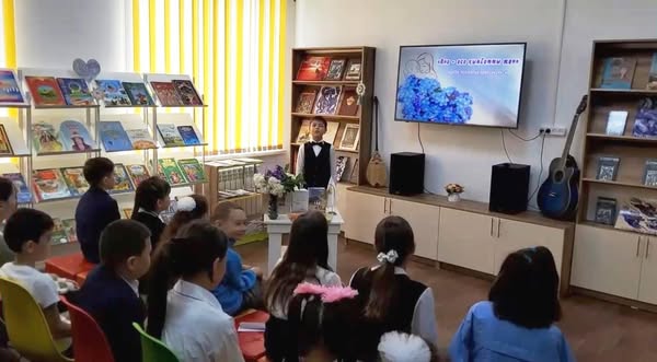 Аналар күні -әлемнің көптеген елдерінде анаға құрмет көрсетіп, оның мейірімі мен қамқорлығы үшін алғыс айту мақсатында атап өтілетін маңызды мереке.