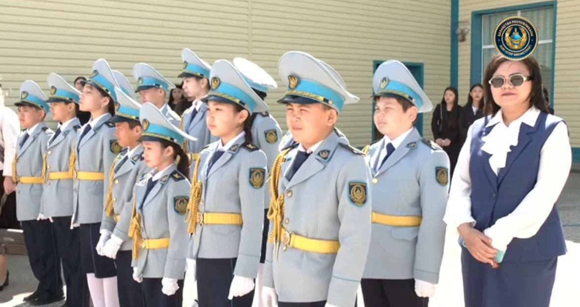 Полиция басшысы батыр-полицей оқыған мектепте салтанатты жиынға қатысты