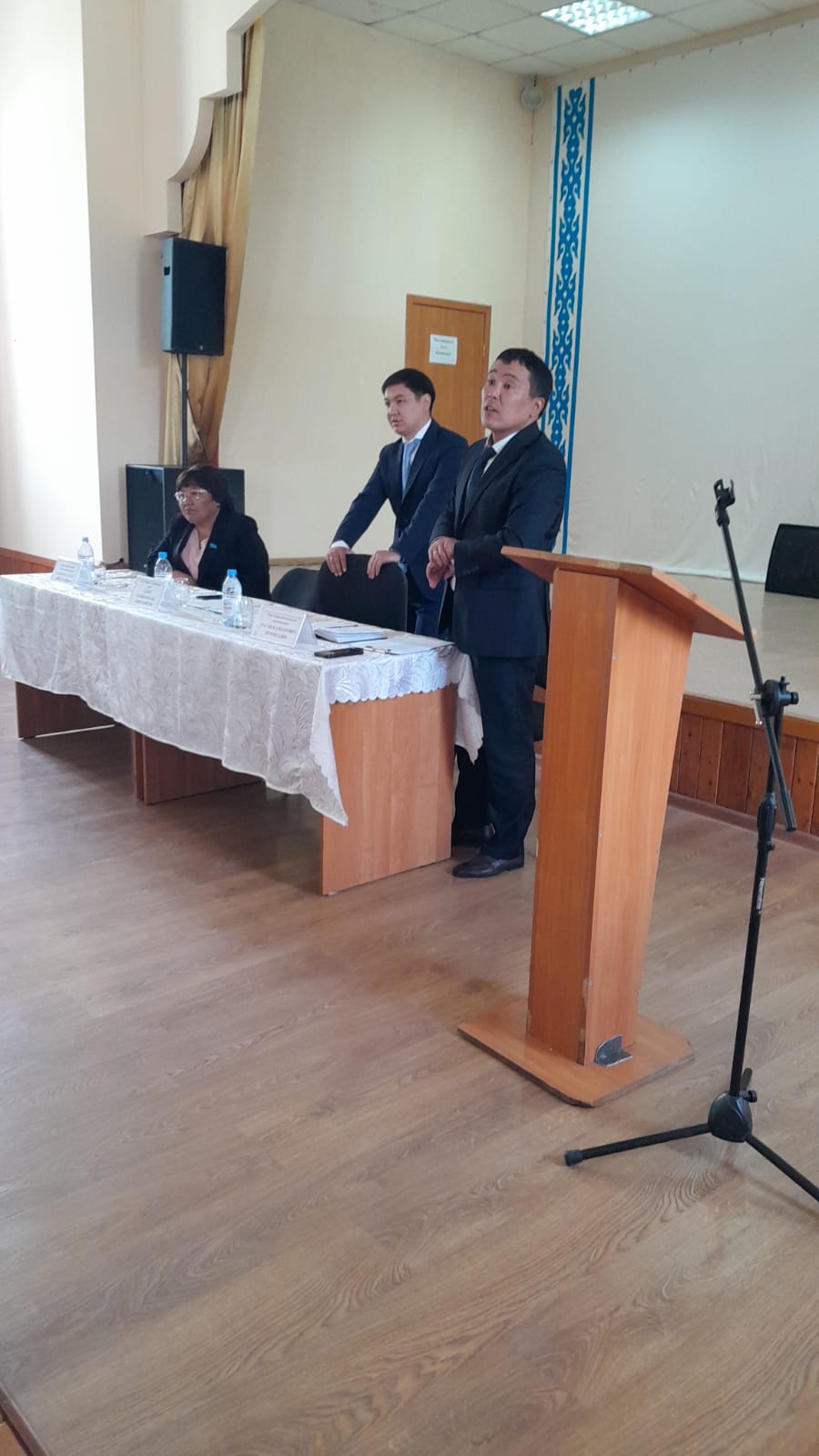 Аудан әкімінің округ тұрғындарымен кездесуі