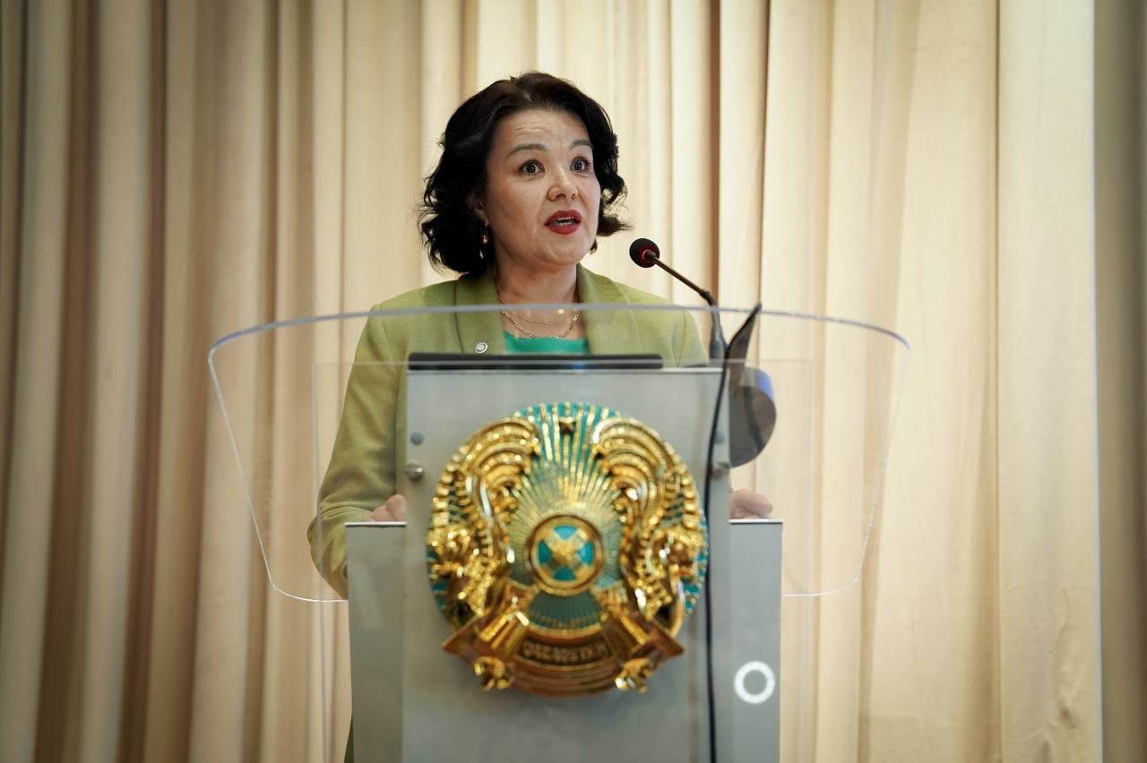 Оқу-ағарту министрінің қосымша білім беру педагогтерімен кездесуінде балалардың шығармашылық даму перспективалары талқыланды