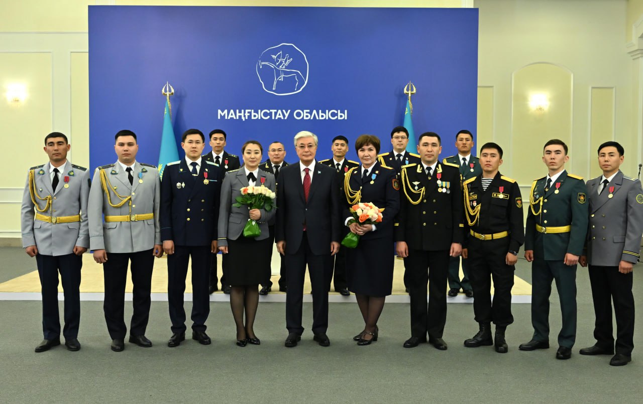 Ел Президенті ұландықты марапаттады