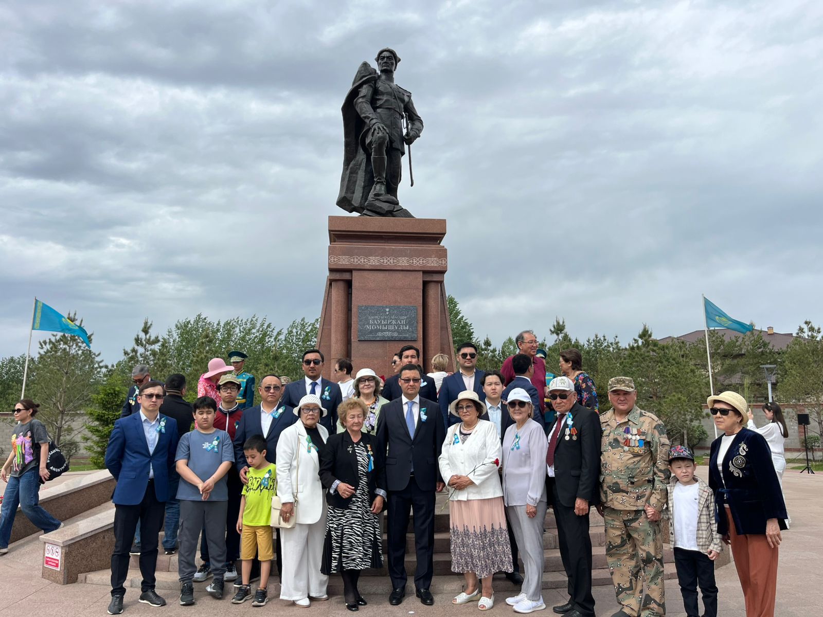 ЕСІЛ АУДАНЫНДА ЖЕҢІС КҮНІ ҚАЛАЙ МЕРЕКЕЛЕНДІ?