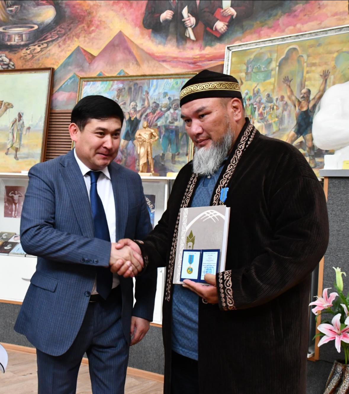 АУДАН ӘКІМІ РЕКОРД ОРНАТҚАН ӨҢІРЛЕС СПОРТШЫНЫ МАРАПАТТАДЫ