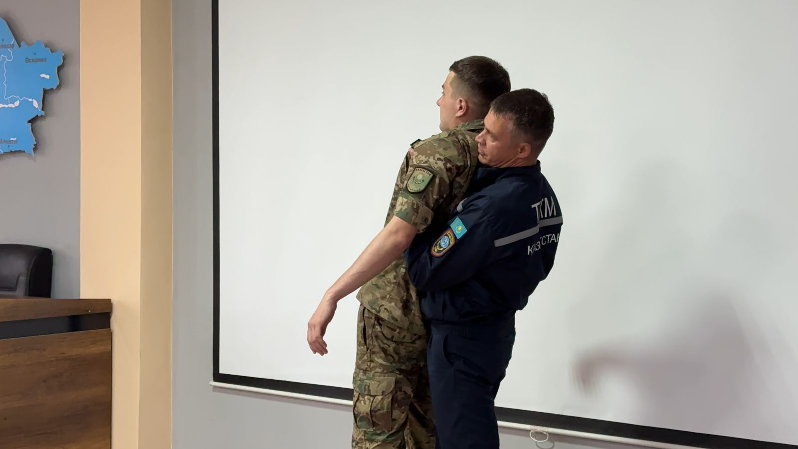 Құтқарушылар әскери қызметшілерді қауіпсіздік шараларына үйретеді