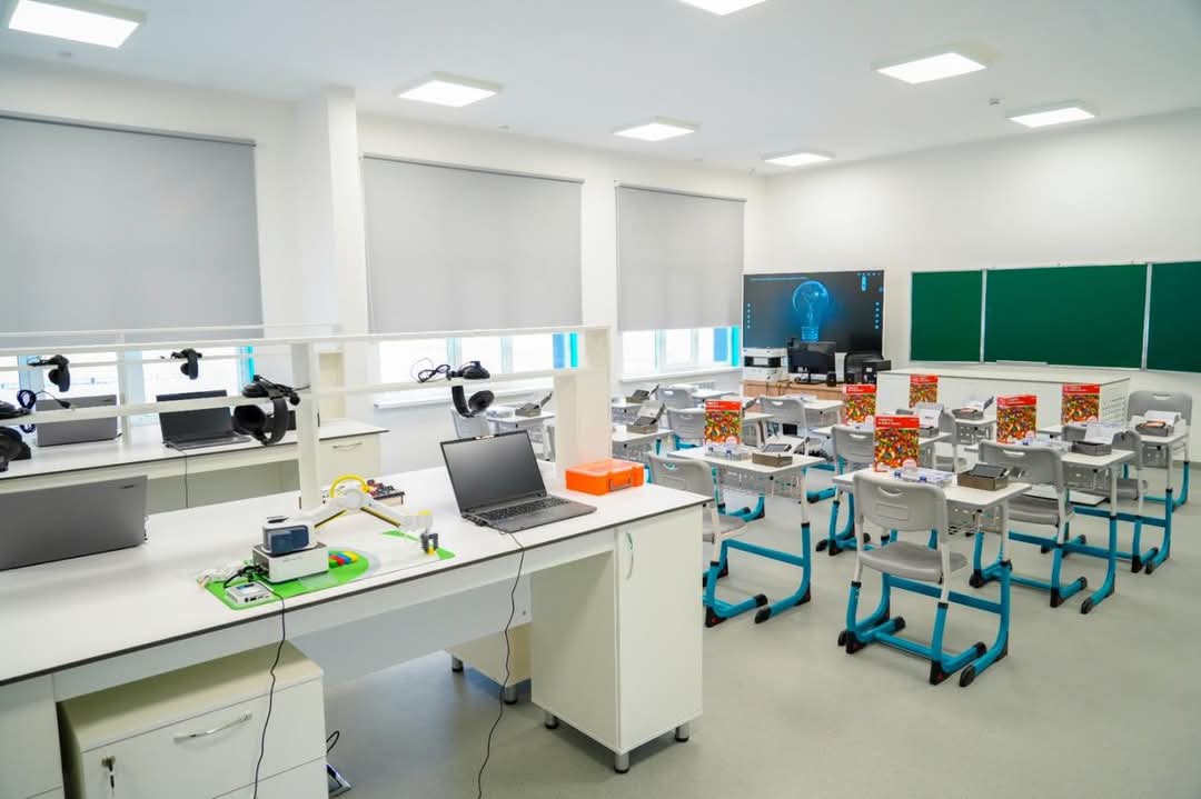 🏫 «Келешек мектептері»: 200 мыңнан астам ауыл оқушысы заманауи мектептерде білім алады