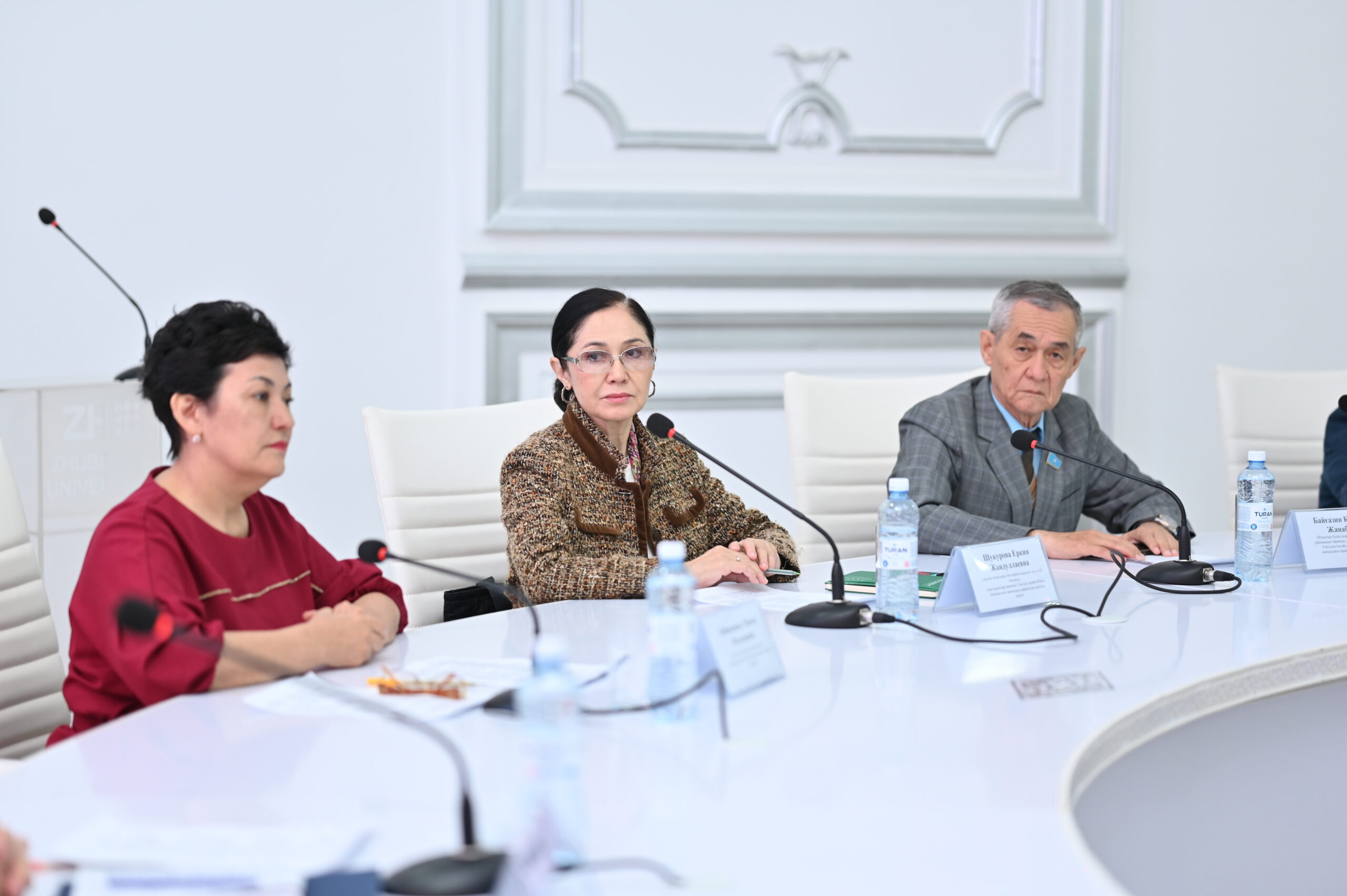«Репродуктивті жастағы әйелдер мен жыныстық жетілу кезеңіндегі қыздардың денсаулығына қатысты мәселелері» тақырыбында дөңгелек үстел өтті