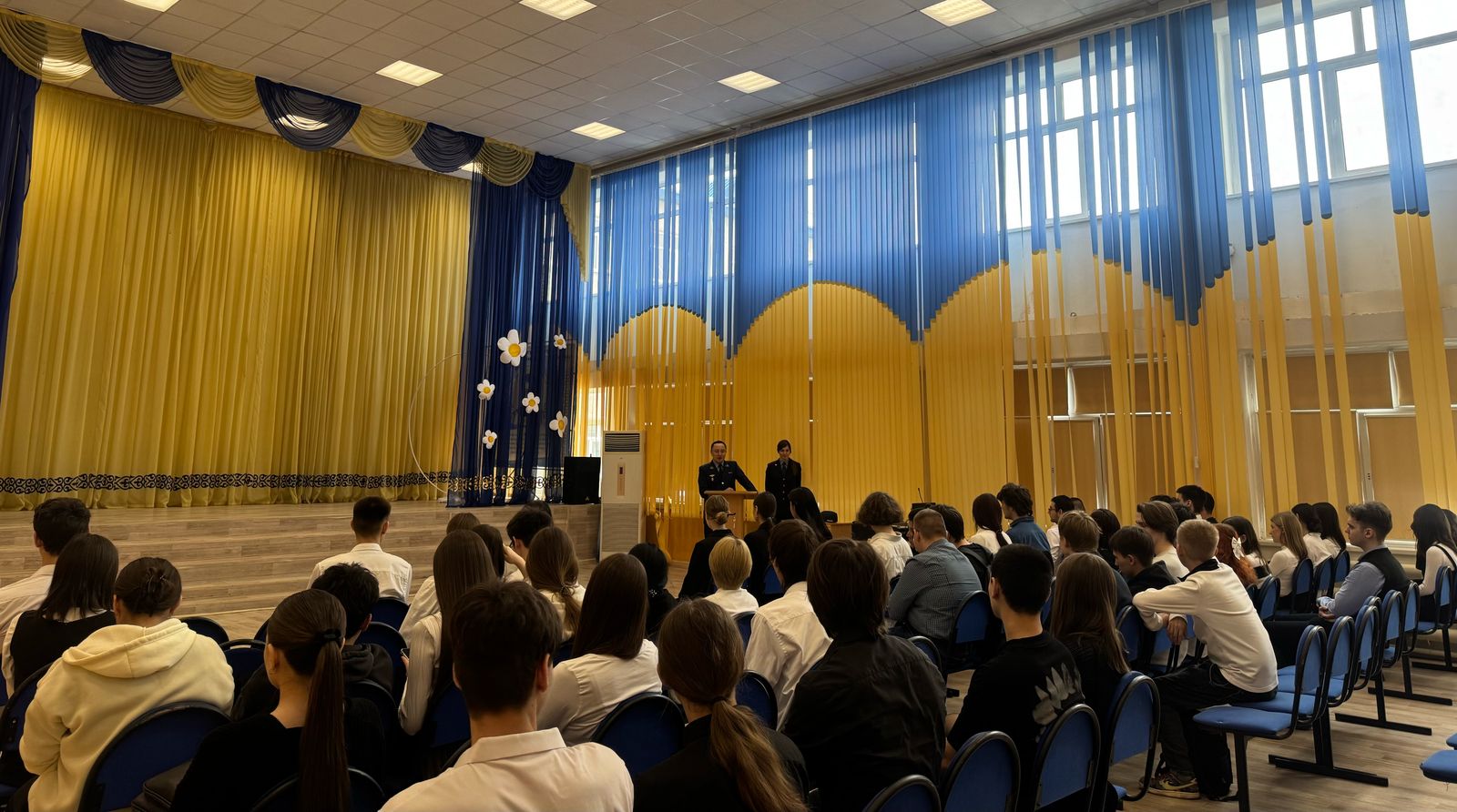 Полицейлер петропавлдық жоғарғы сынып оқушыларын ҚР ІІМ Қарағанды академиясында білім алуға шақыруда