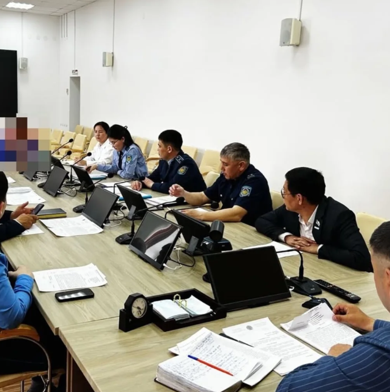 🔹️Ағымдағы жылдың 18 сәуір күні аудан әкімінің орынбасары М.Айдарбаевтың төрағалығымен Ойыл ауданы әкімі жанындағы кәмелетке толмағандардың істері және олардың құқықтарын қорғау жөніндегі комиссияның кезекті отырысы өткізілді.