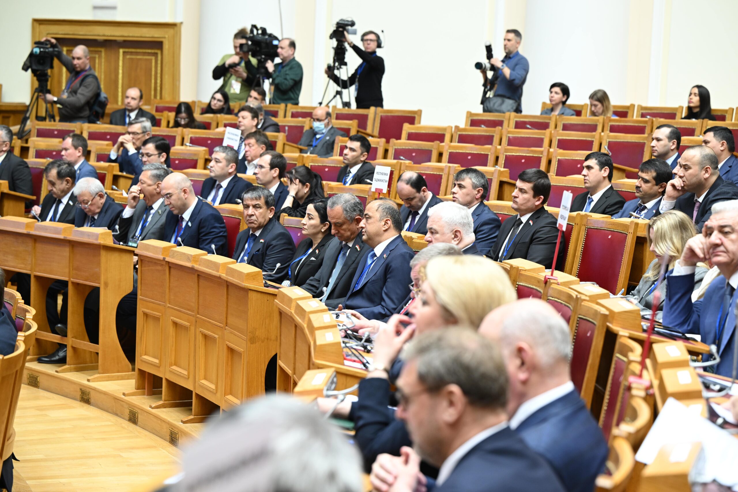 Ү.ж. 17-18 сәуір Санкт-Петербург қаласында Сенат Төрағасы ТМД Парламентаралық Ассамблеясының отырысына қатысты