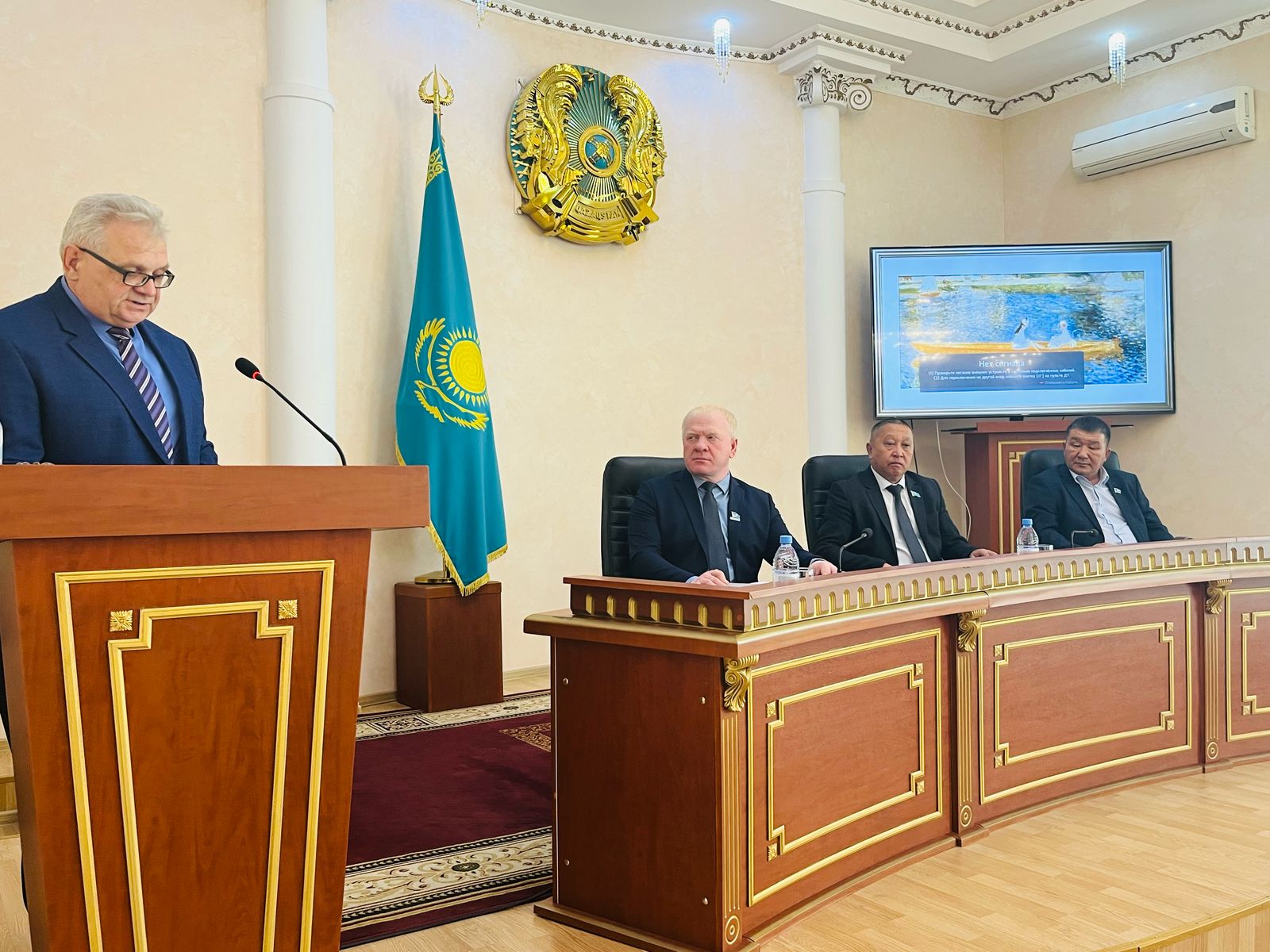 Мектеп директорларымен кездесу