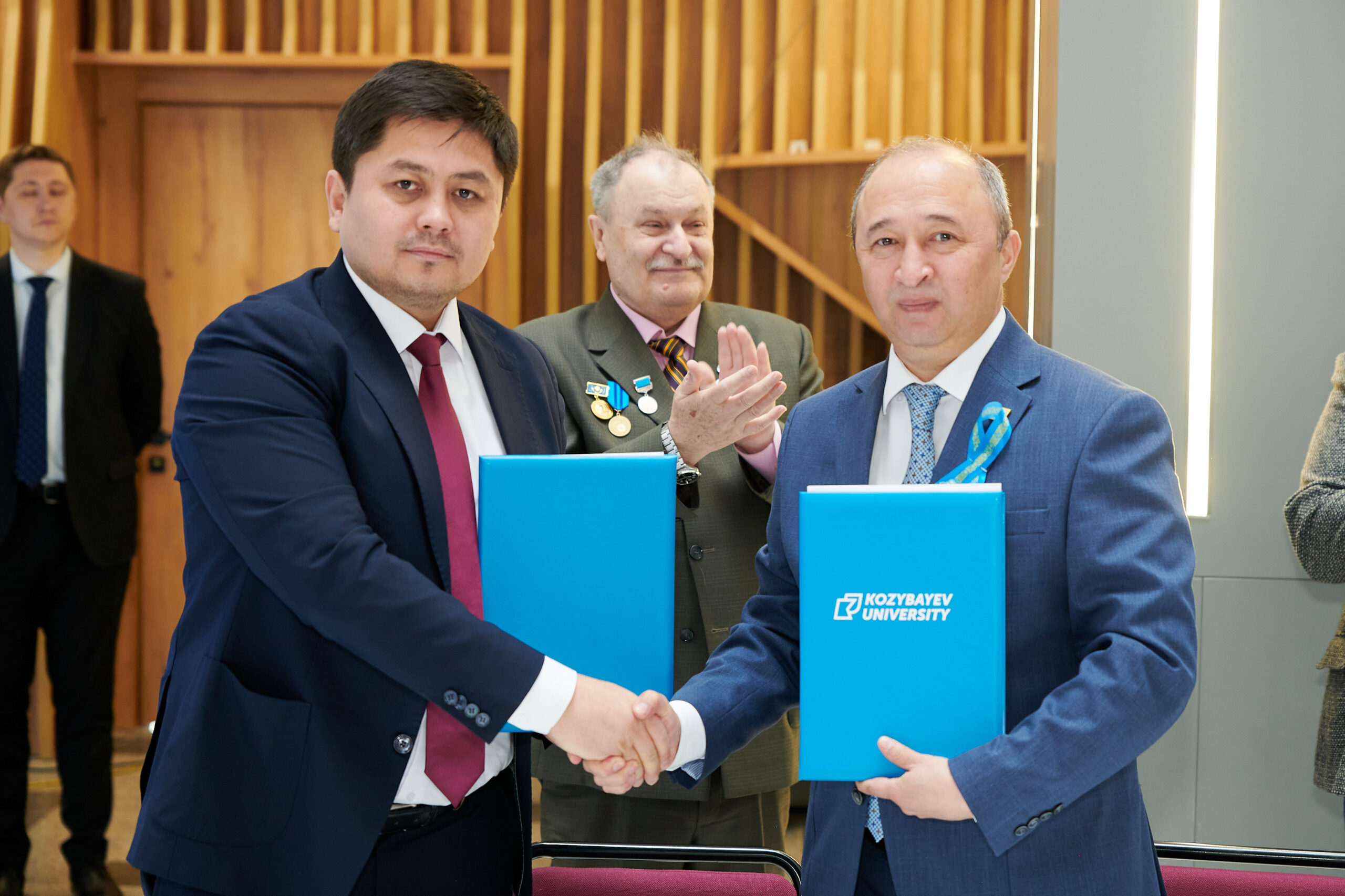 Kozybayev University мен Ионосфера институты арасындағы ынтымақтастық туралы Меморандумға қол қою