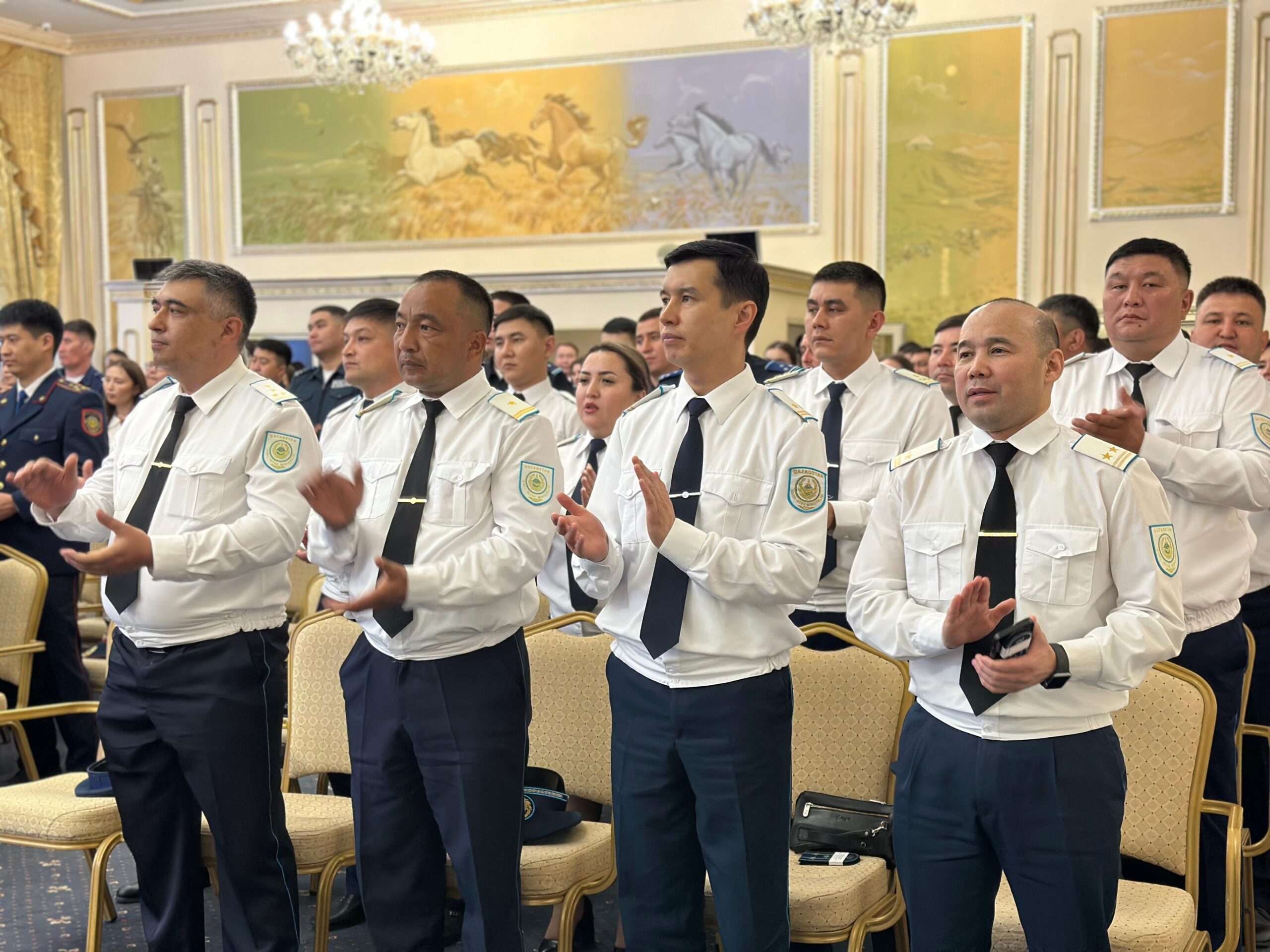 Павлодар облысының полицейлері Отан қорғаушылар күніне орай марапатталды