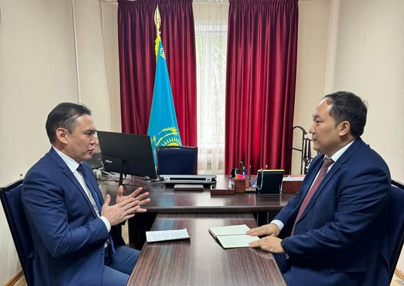 СҚО бойынша Медициналық және фармацевтикалық бақылау комитеті департаментінің және облыстық АИТВ-инфекциясының алдын алу орталығының қызметкерлерімен кездесу