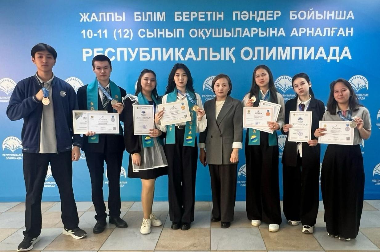 Ақмолалық оқушылар республикалық олимпиадада жүлделі үш орынды иеленіп, ЖОО білім грантын жеңіп алды