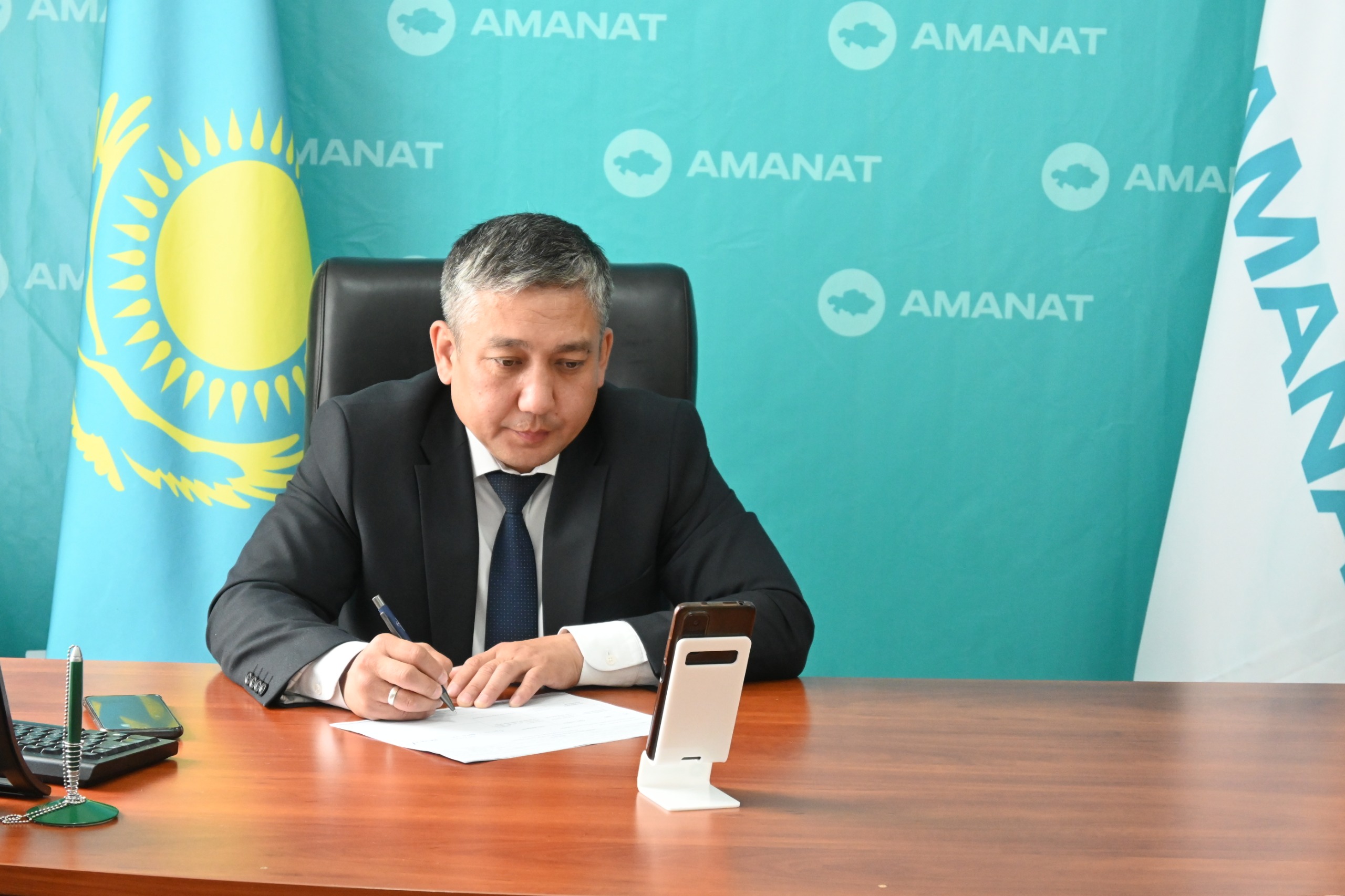 Аманат партиясының филиалында аудан әкімінің азаматтарды жеке қабылдауы