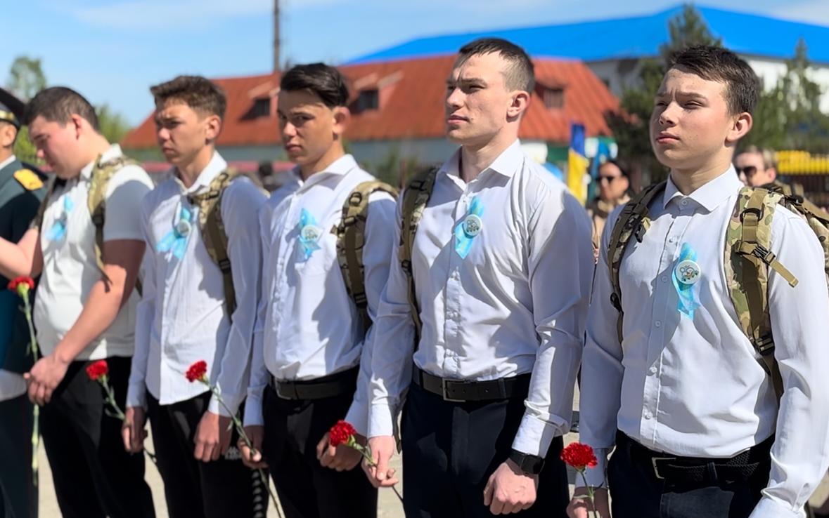 Зеренді ауылының орталық алаңында Отан қорғаушы күніне арналған «Ел қорғау – ер ісі» атты салтанатты іс шара өткізілді