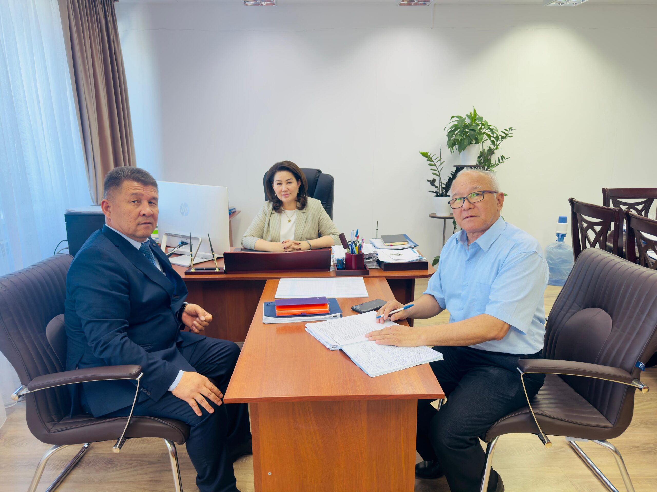 Өкіл Жамбыл облысы әкімдігінің білім басқармасы басшылығымен кездесті