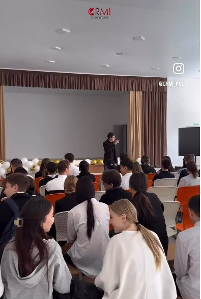 Жастармен кездесу