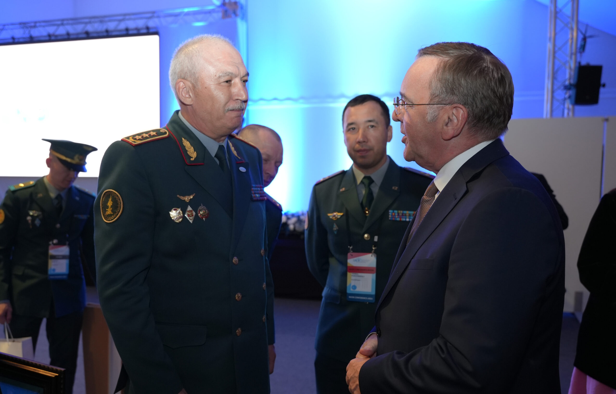 Қазақстанның Қорғаныс министрі Италия, Германия және Қытай әріптестерімен келіссөздер жүргізді