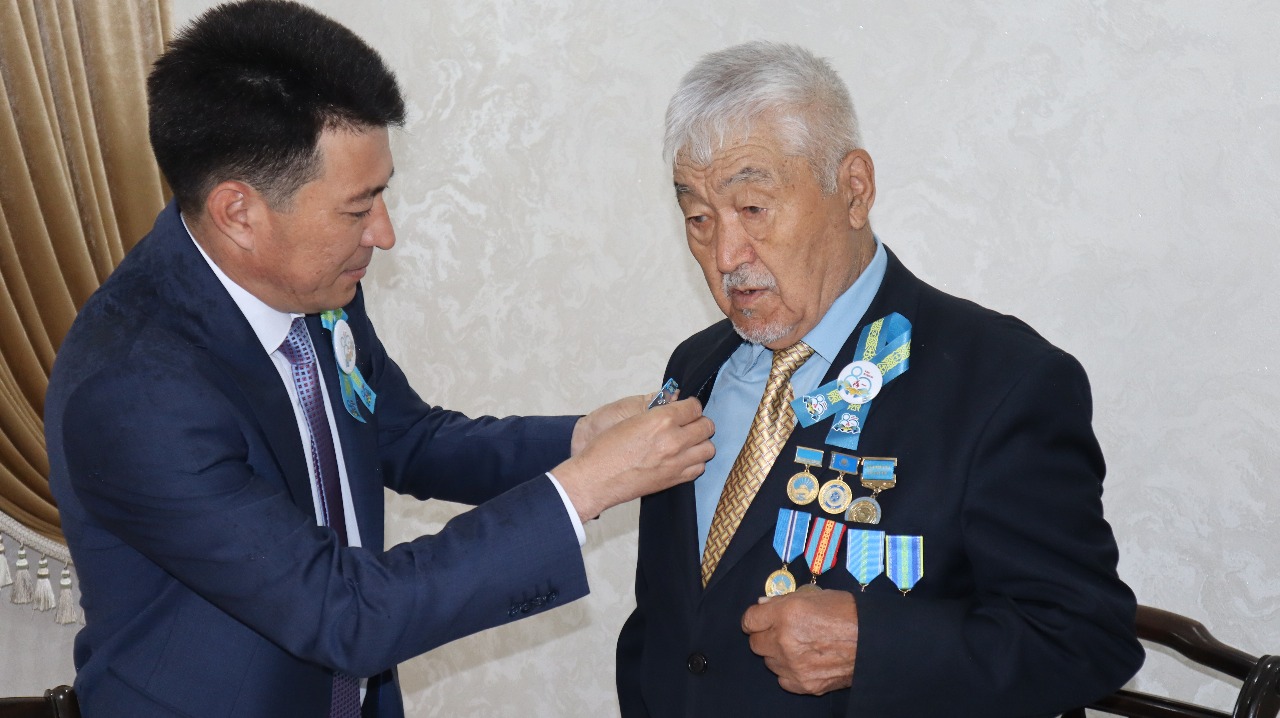 РАЙЗО БАЙДАЛЫҰЛЫНА«ҰЛЫ ОТАН СОҒЫСЫНДАҒЫ ЖЕҢІСКЕ 80 ЖЫЛ» МЕРЕКЕЛІК МЕДАЛІ ТАБЫСТАЛДЫ