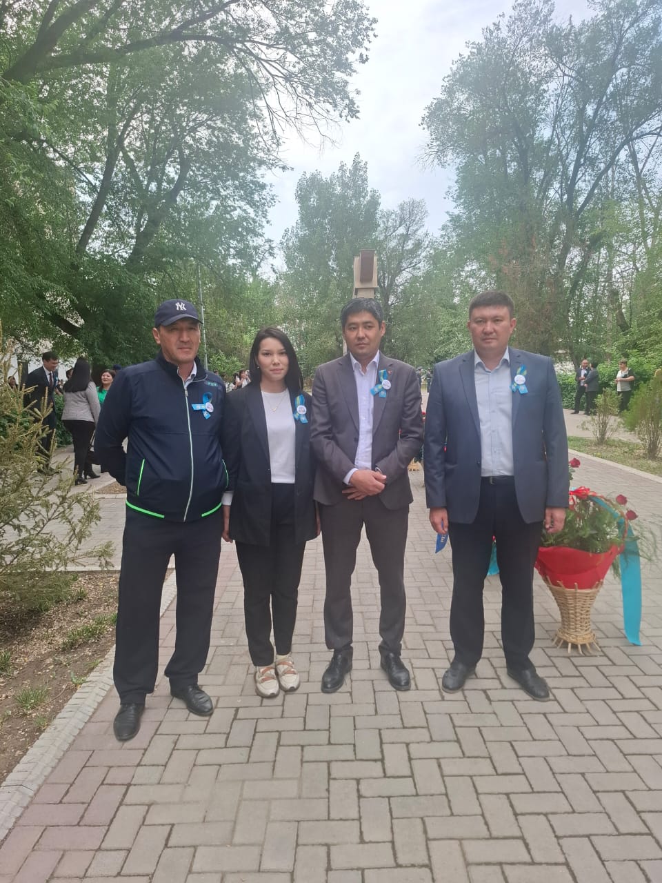 9 Мамыр күніне орай гүл шоқтарын қою