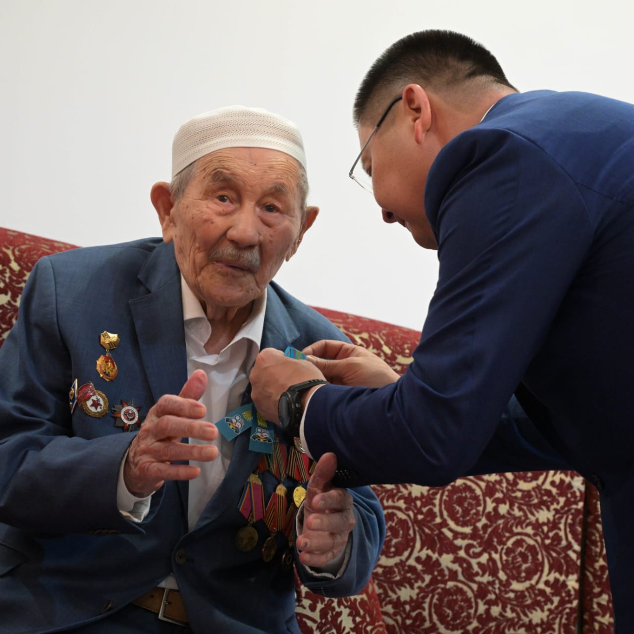 Павлодар облысының әкімі Асайын Байханов Ұлы Отан соғысының ардагерлерін Ұлы Жеңістің 80 жылдығымен құттықтады