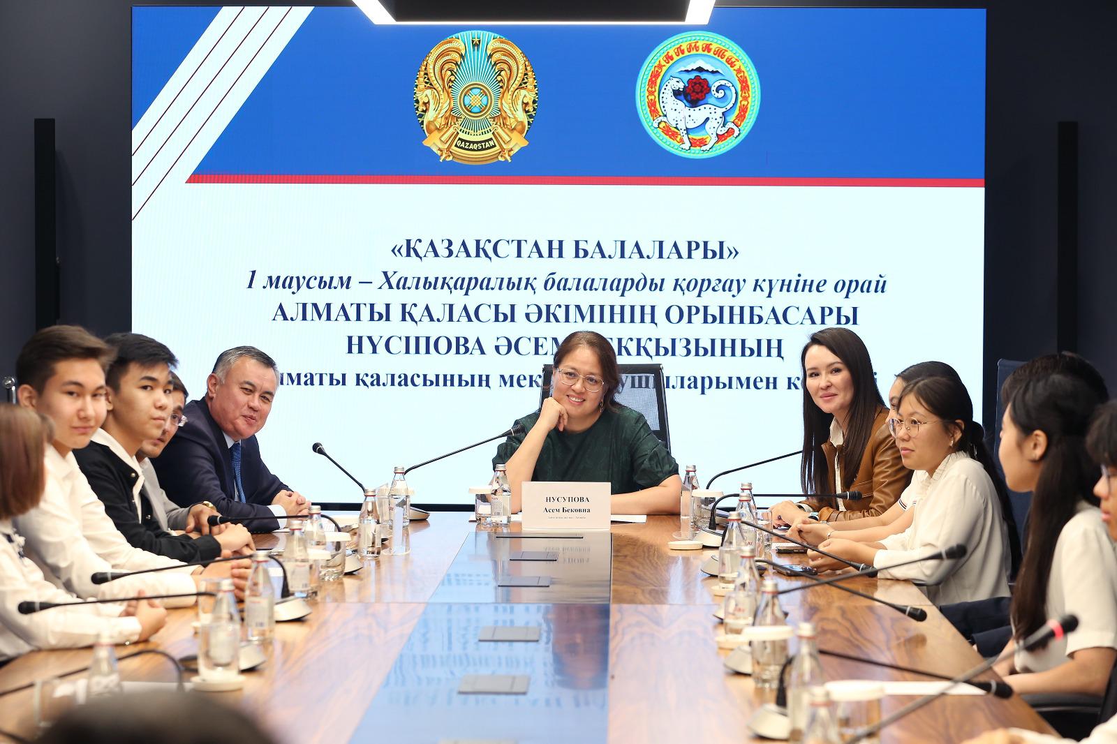 «Бала үні»: Алматы қаласы әкімінің орынбасары дарынды оқушылармен кездесті