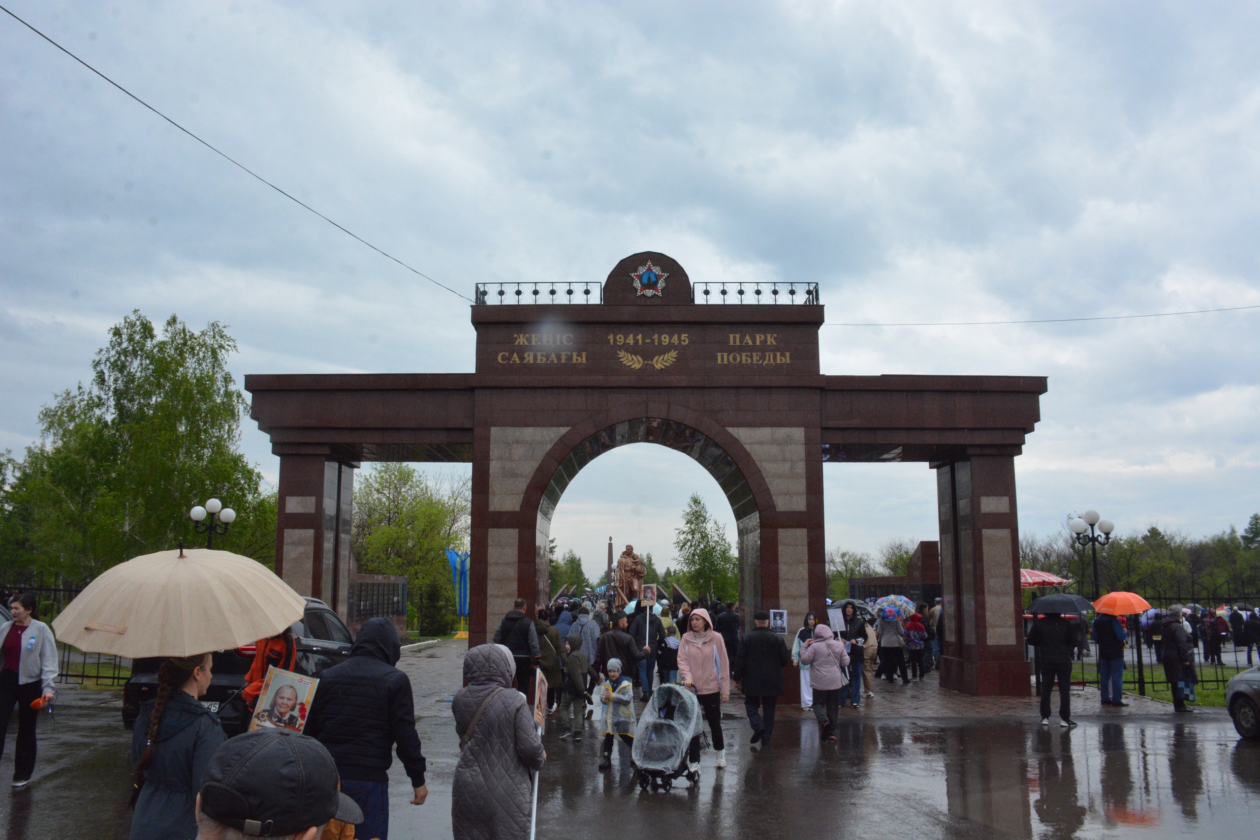 СҚО полициясы жеңіс күнінде қоғамдық тәртіпті қамтамасыз етті, ән шырқады