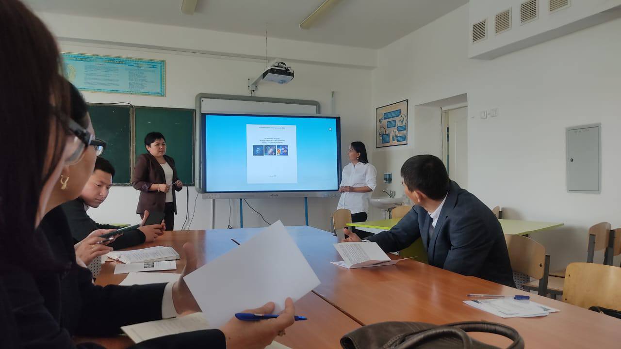 Физика пәні мұғалімдерінің арасында аудандық іс-тәжірибе семинар өткізілді