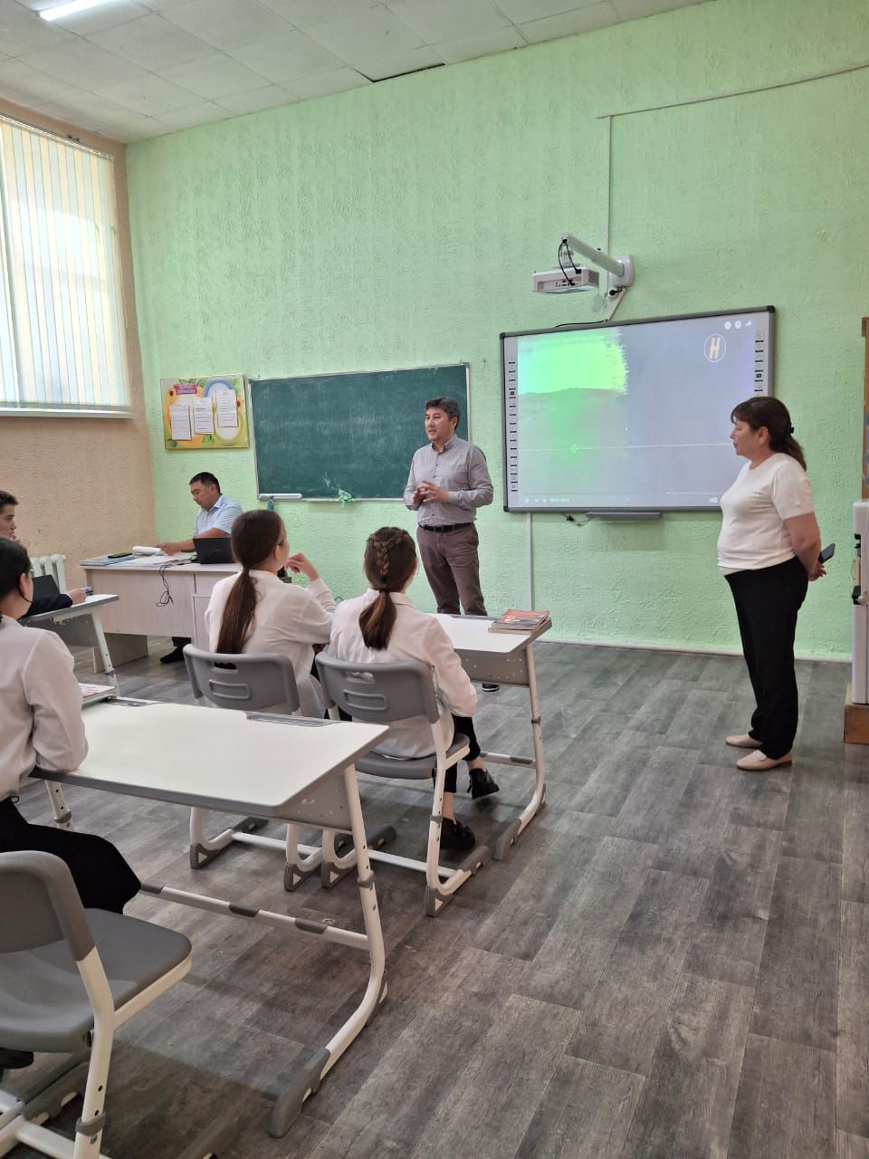 Адам құқықтары жөніндегі уәкілдің Алматы қаласы бойынша өкілі Малдыбаев Қ.М. Балалар мен жасөспірімдердің құқықтары туралы Бірыңғай сабақ өткізді.