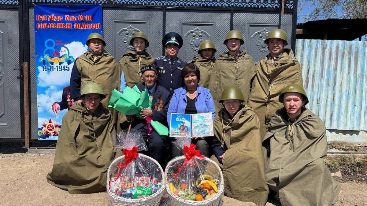 101 жастағы ардагерге ҚАЖД қызметкерлері құрмет көрсетті