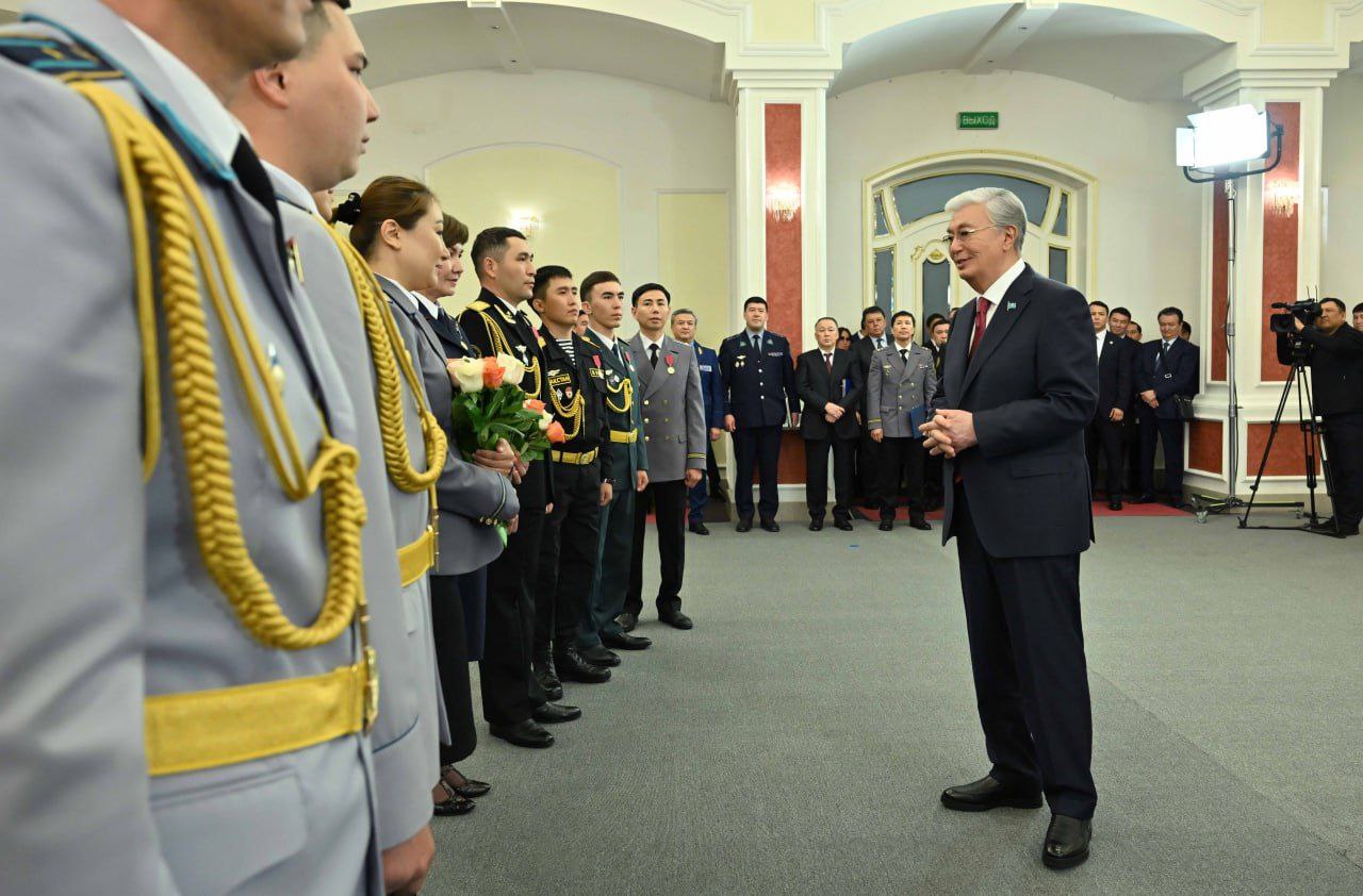 Мемлекет басшысы Қорғаныс министрлігінің әскери қызметшілерін марапаттады