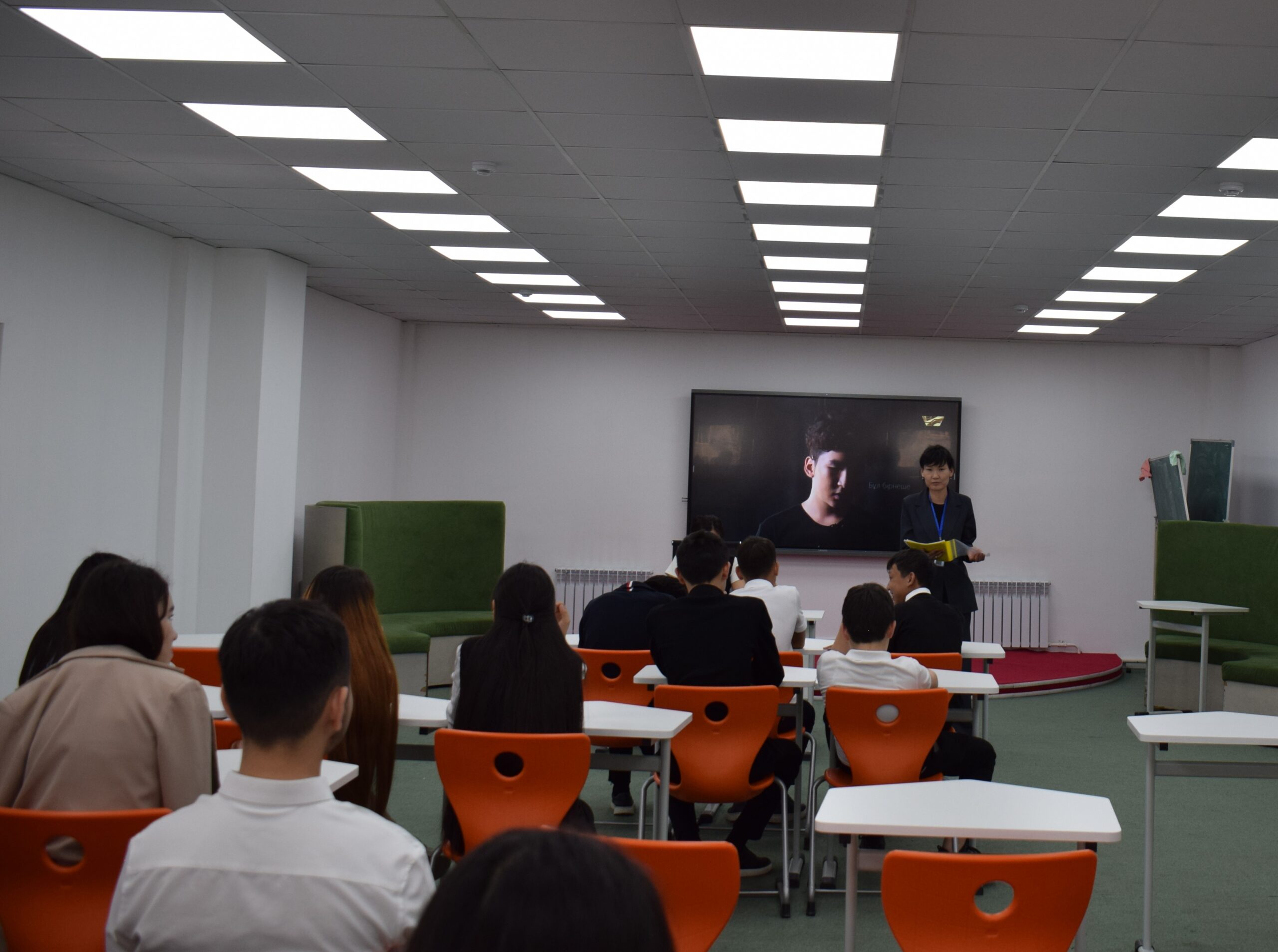 Innoverse high school мектебінің оқушыларына семинар өтті