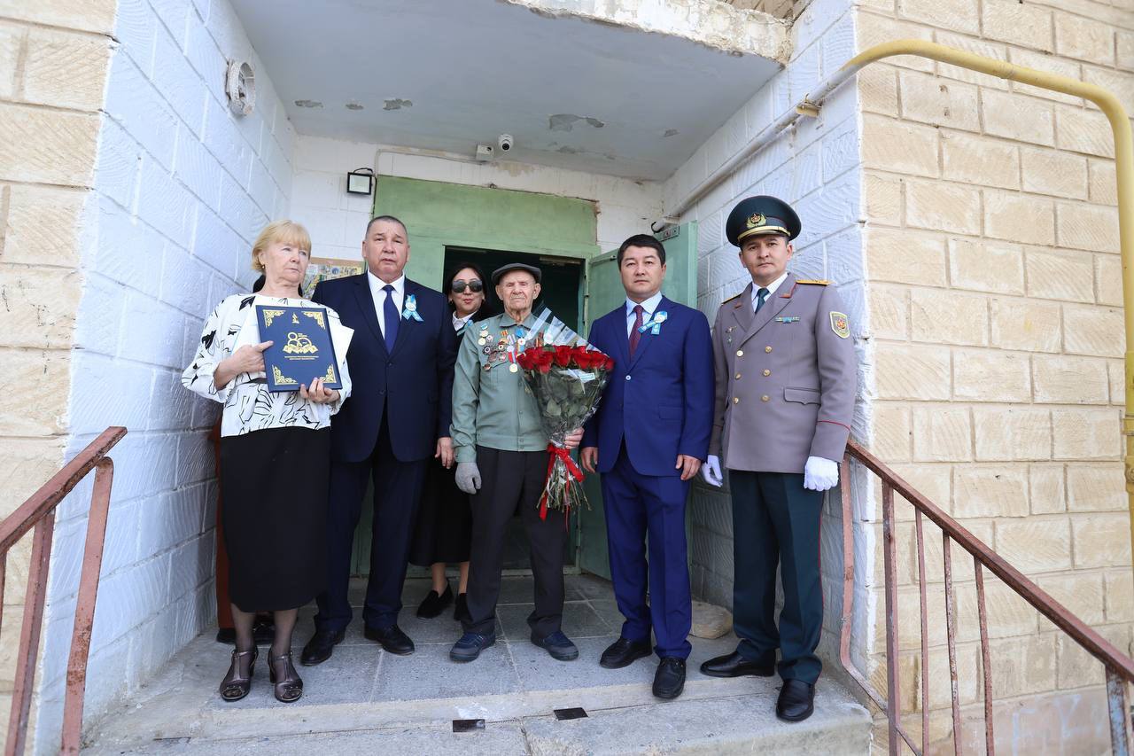 Ақтау гарнизонының әскери қызметшілері Ұлы Жеңістің 80 жылдығын салтанатты түрде атап өтті