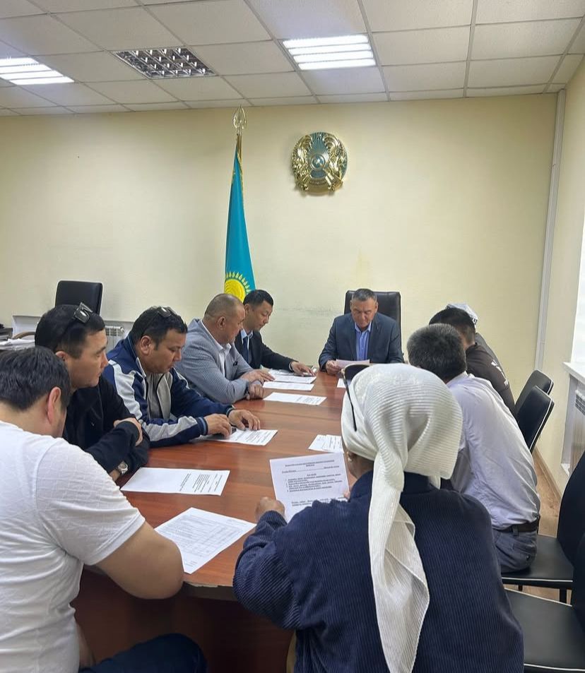 Қызылтөбе ауылдық округі әкімі аппаратының ғимаратында жергілікті қоғамдастықтың мүшелерінің қатысуымен жиналыс өтті