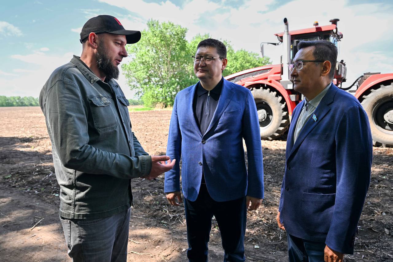 Бүгін Абай облысының әкімі Берік Уәли мен облыс мәслихатының төрағасы Шалқар Байбеков жұмыс сапарымен Бородулиха ауданына барып, өңірдің әлеуметтік нысандары мен ауыл шаруашылығы, бірқатар шаруақожалықтарының жұмысымен танысты.