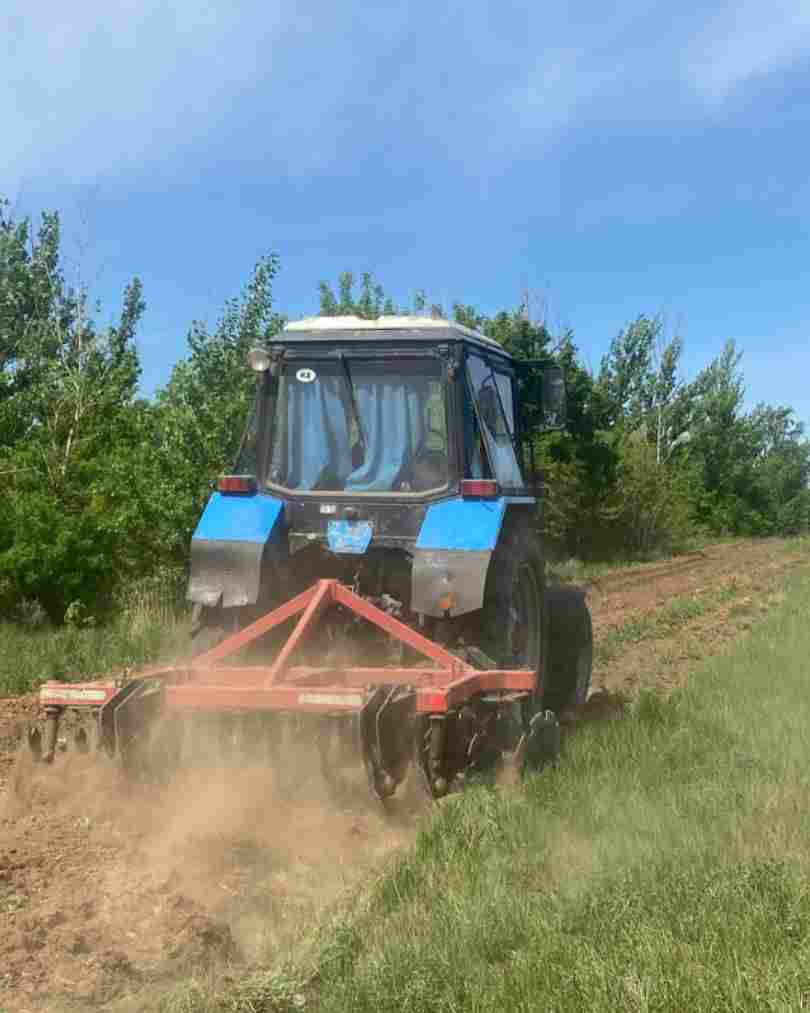 Сарыарқа ауданында өрттің алдын алу мақсатында жер жырту жұмыстары жүргізілуде